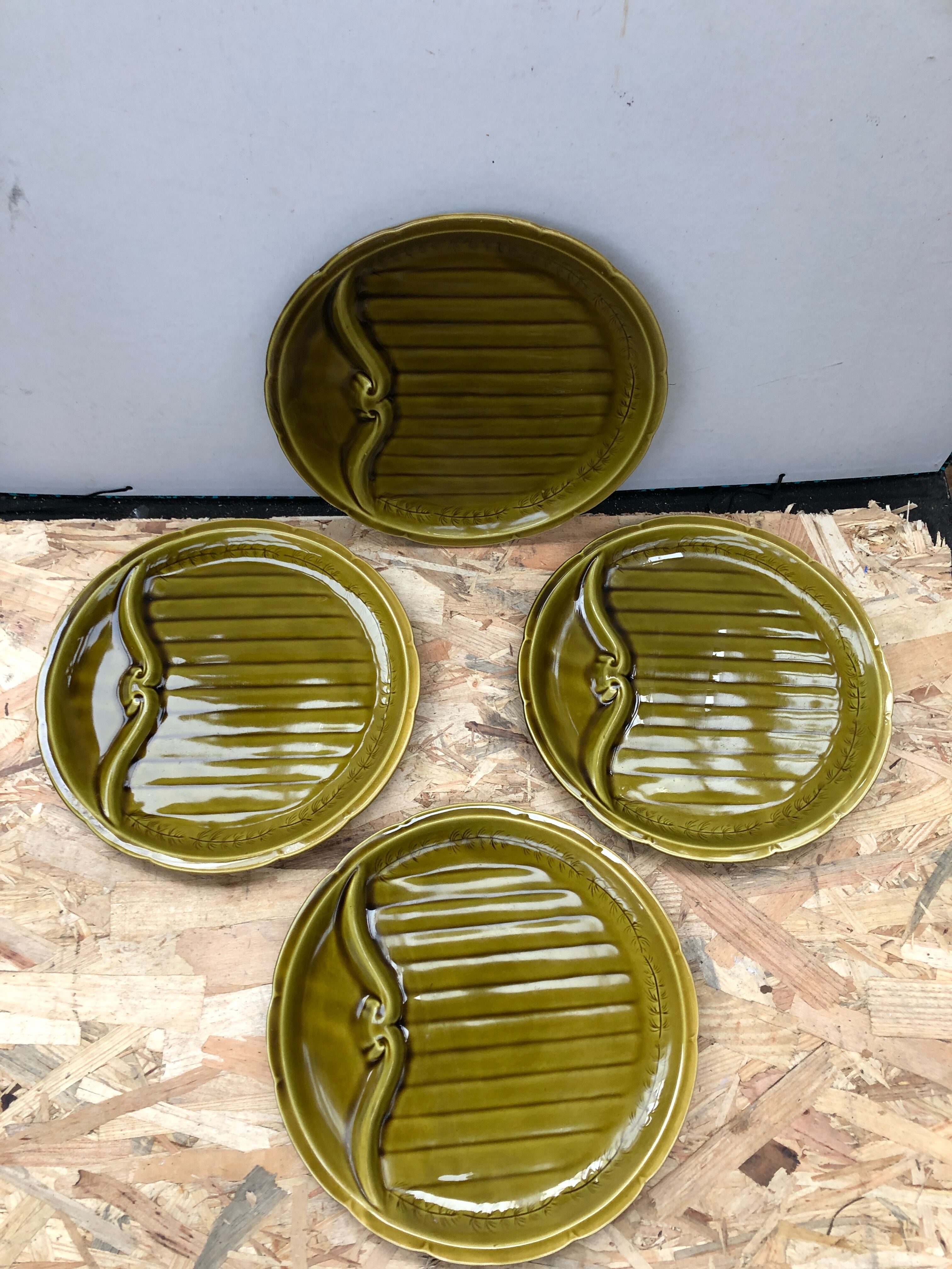 Flat lot + 4 old asparagus plates gien ceramic green vintage