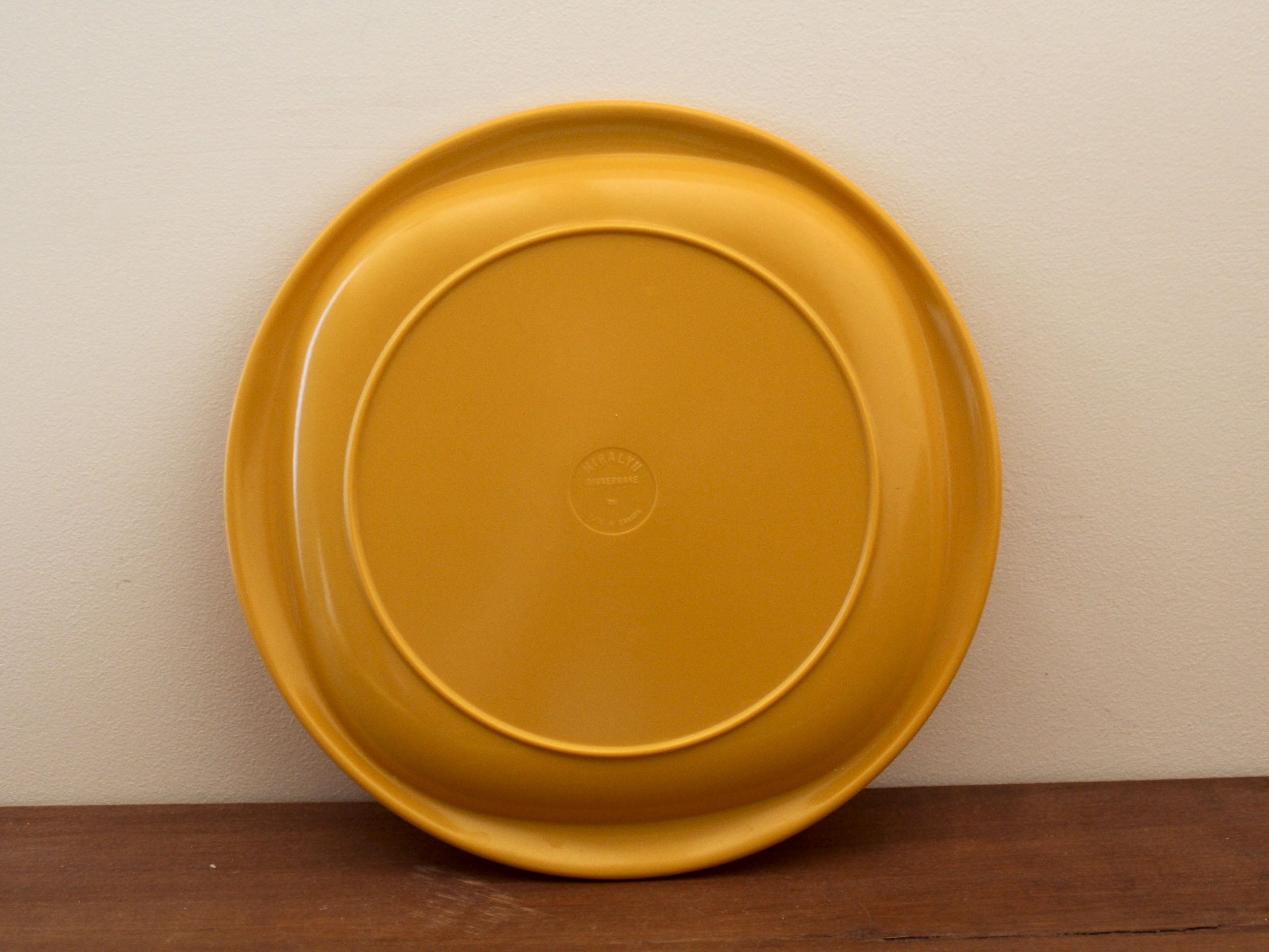 Service of vintage orange plastic plates 70s