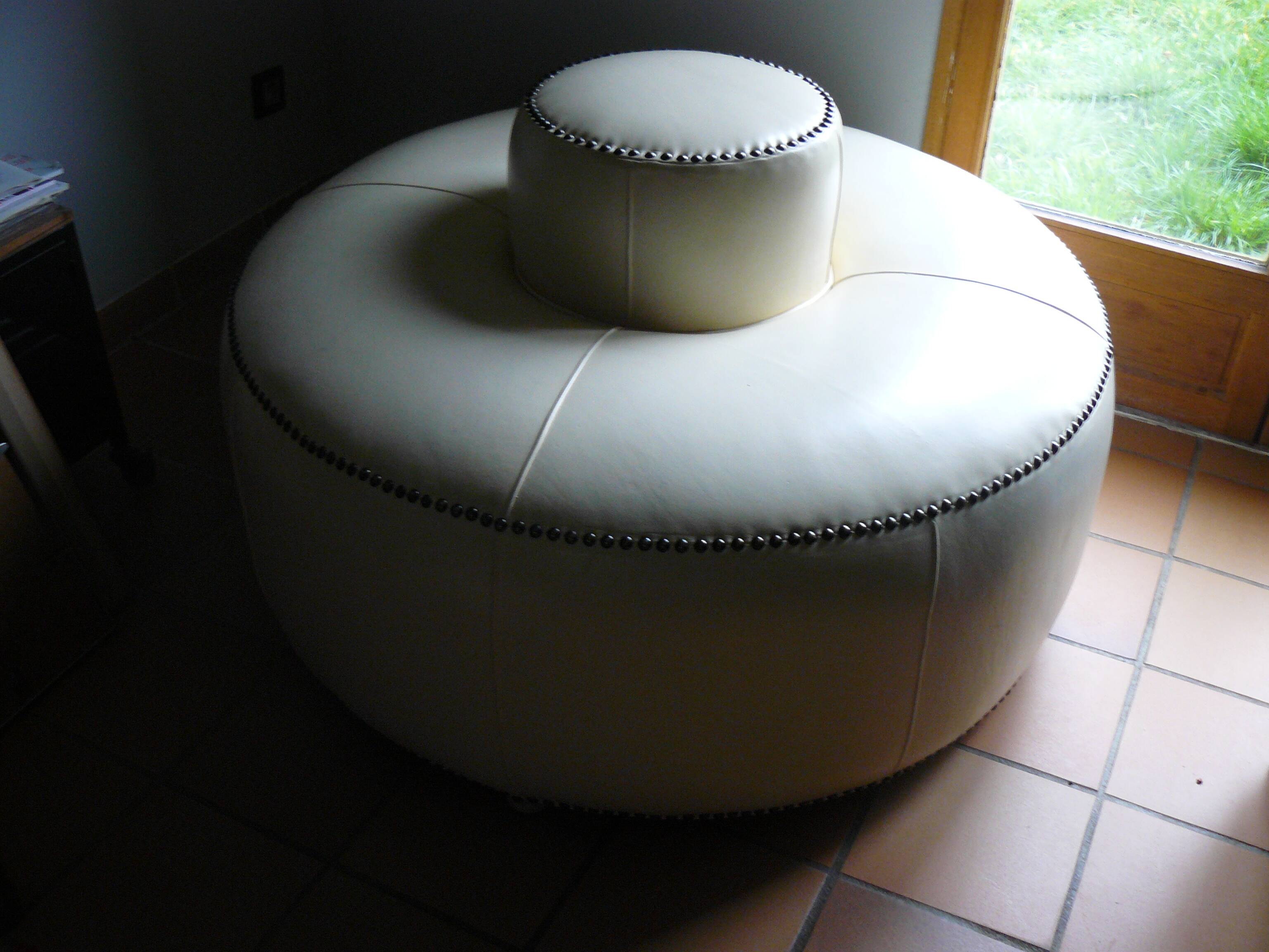Rare circular canapé banquette