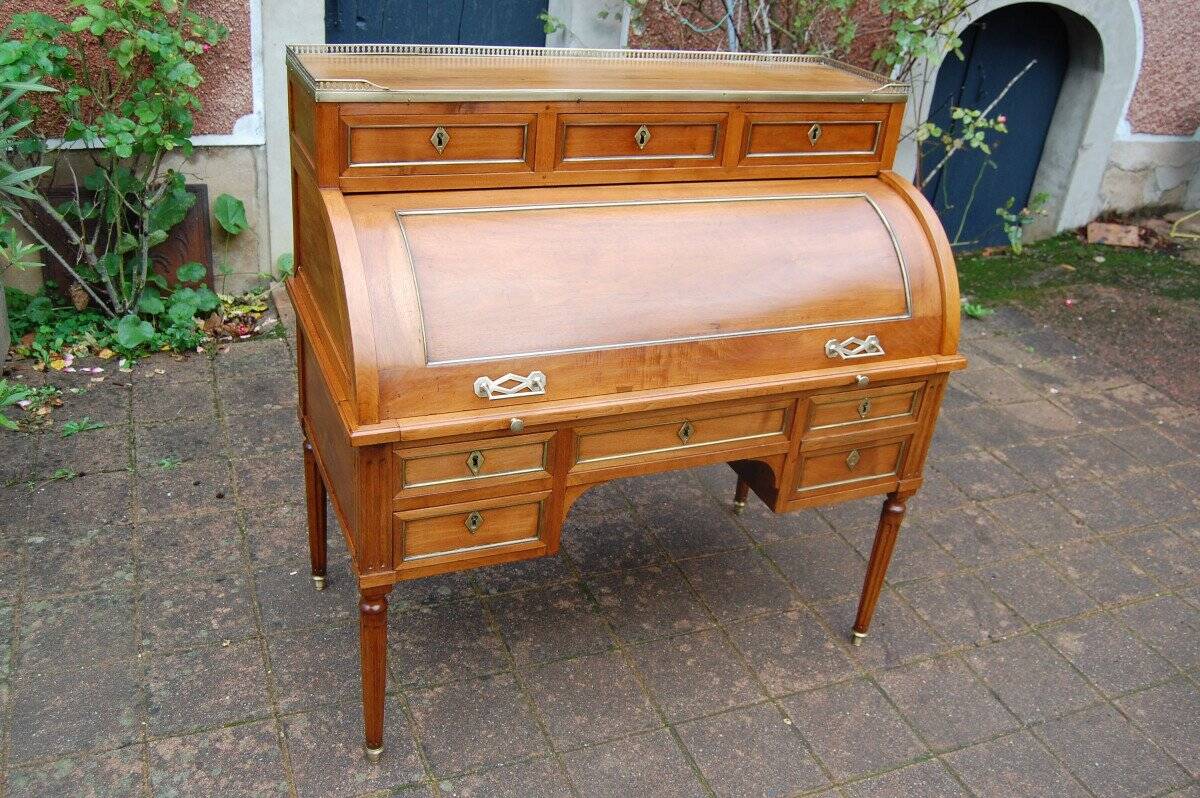 18th century Louis XVI period cylinder desk
