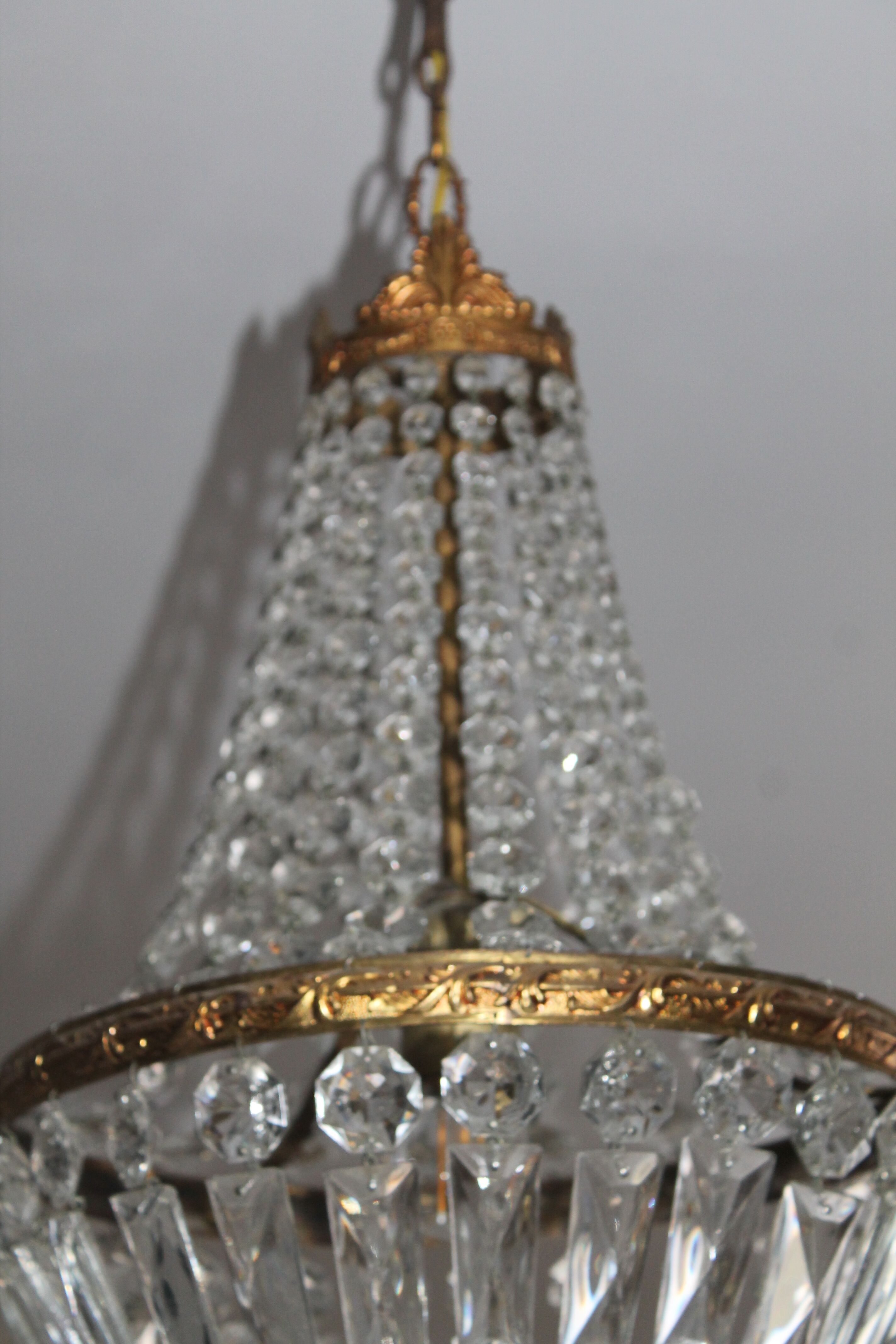 Lustre mongolfière à pampilles et bronze