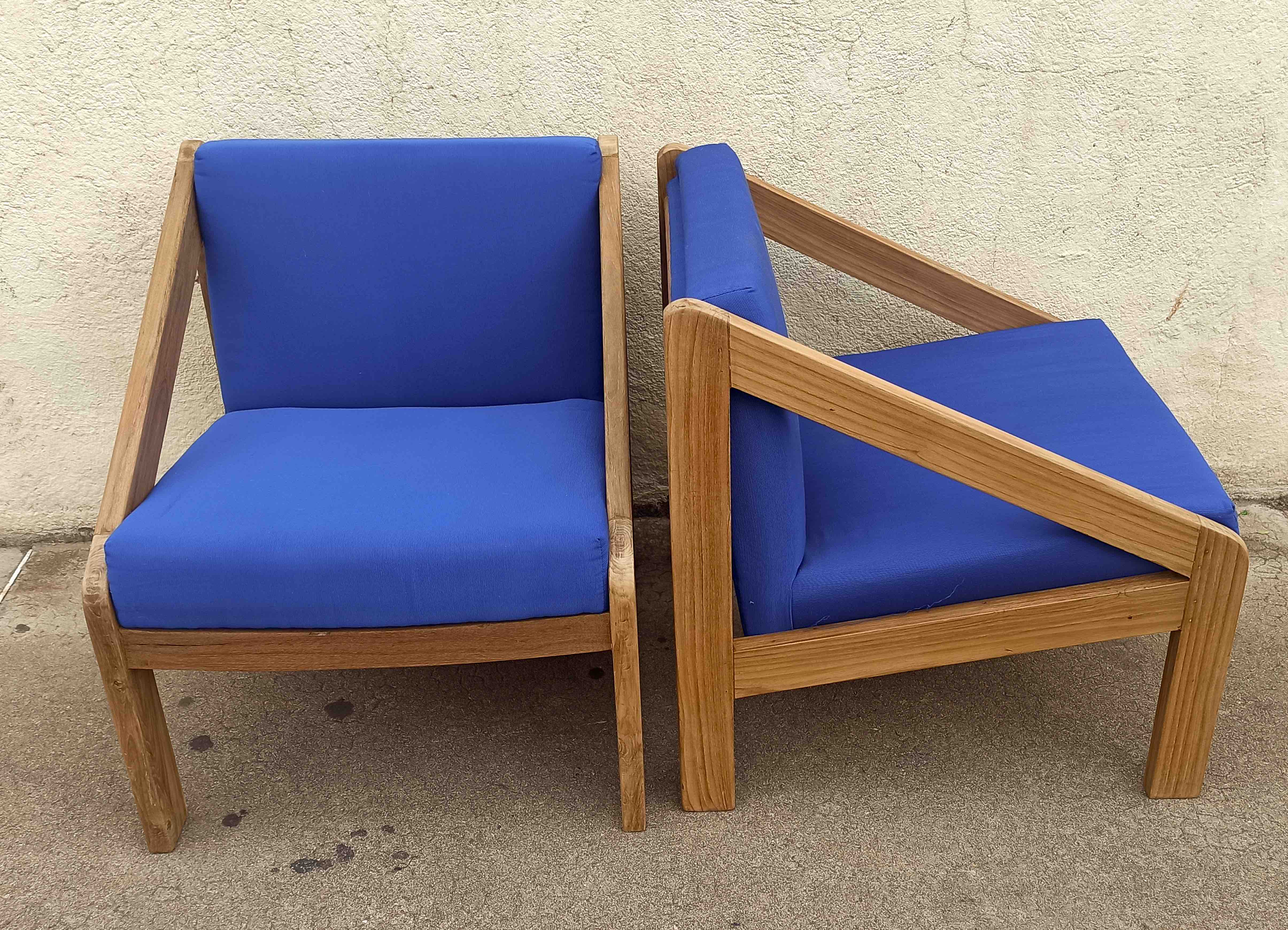 Paire de fauteuils années 70