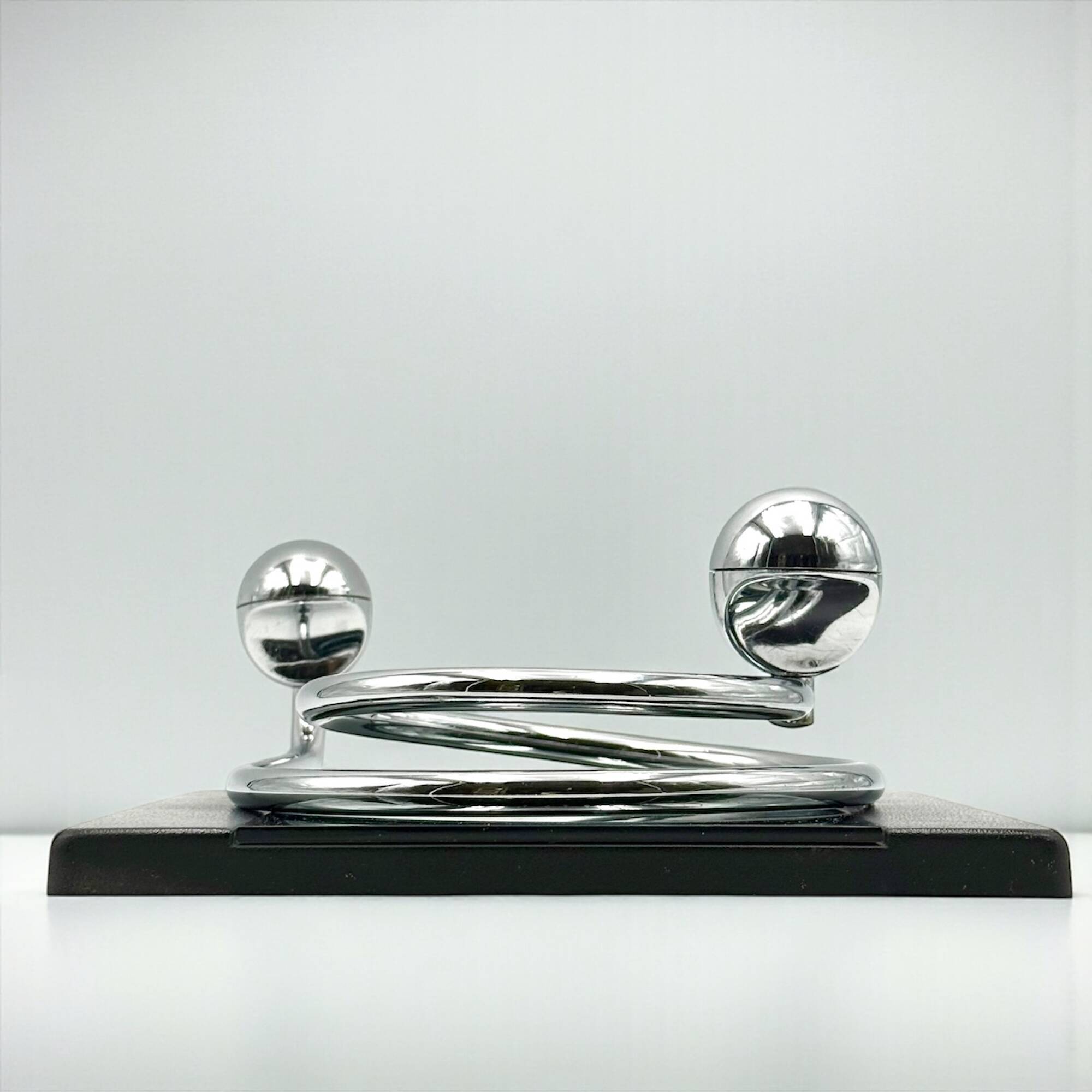 Paire de patères Space Age italiennes avec miroir Goffredo Reggiani des années.