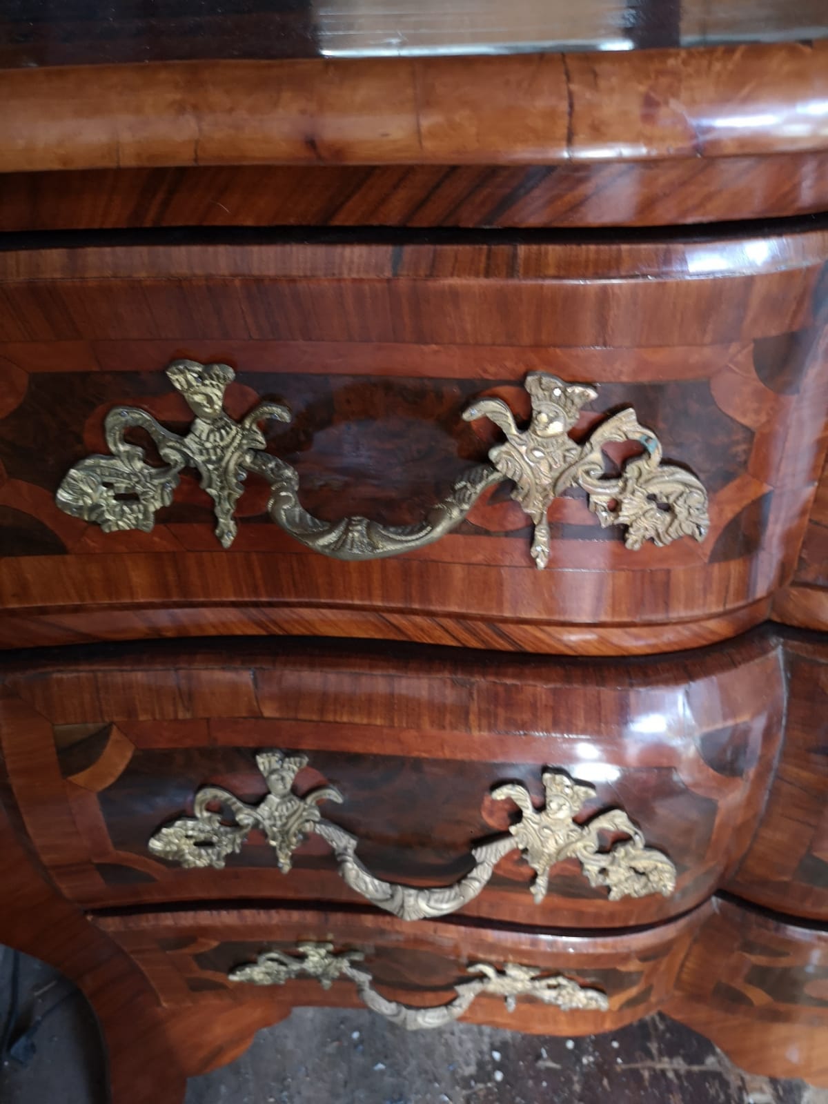 Commodity in so-called tomb with bronze handles