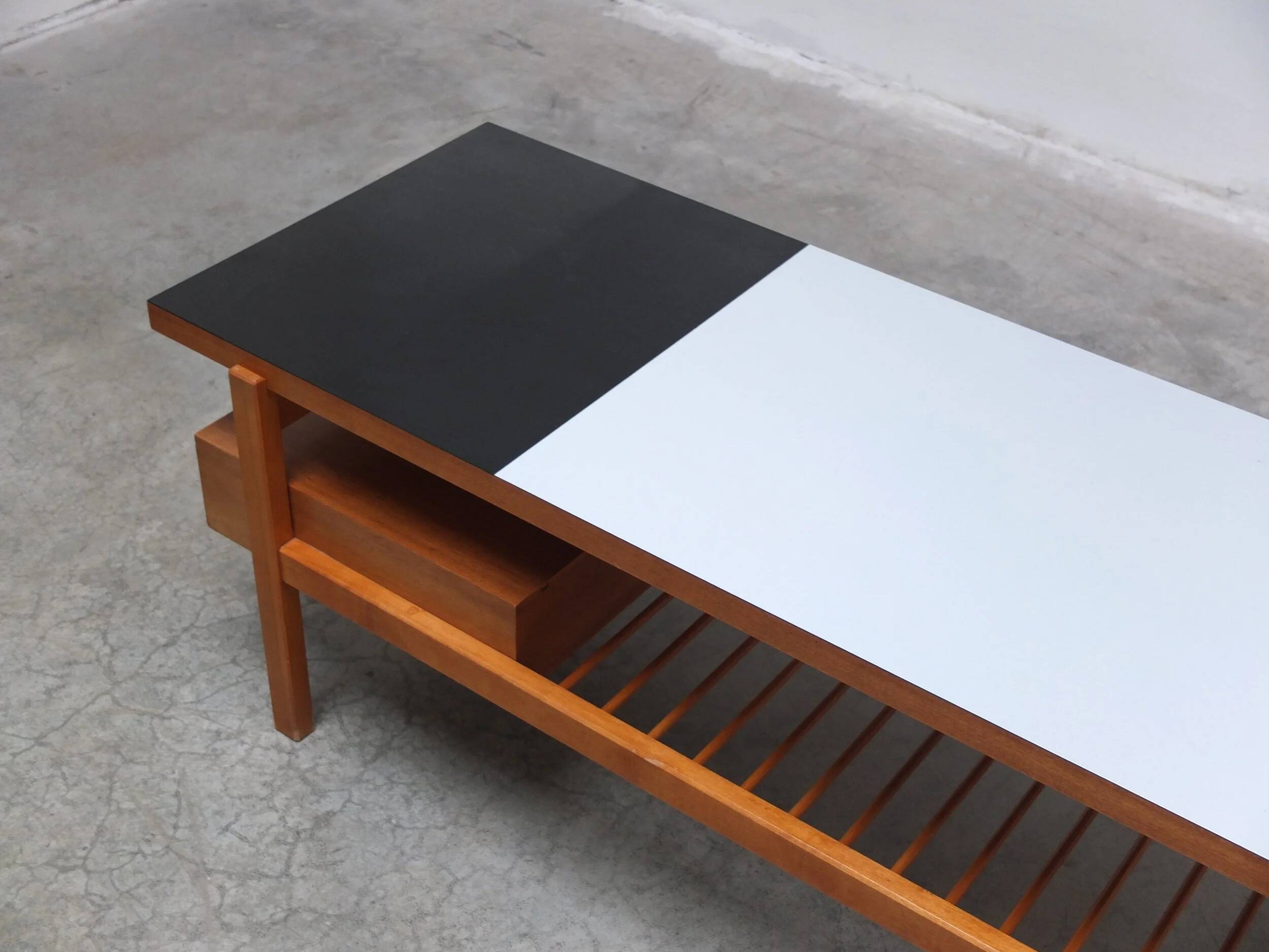 Table basse double face rare par Jos De Mey pour Van Den Berghe-Pauvers, années 1960.