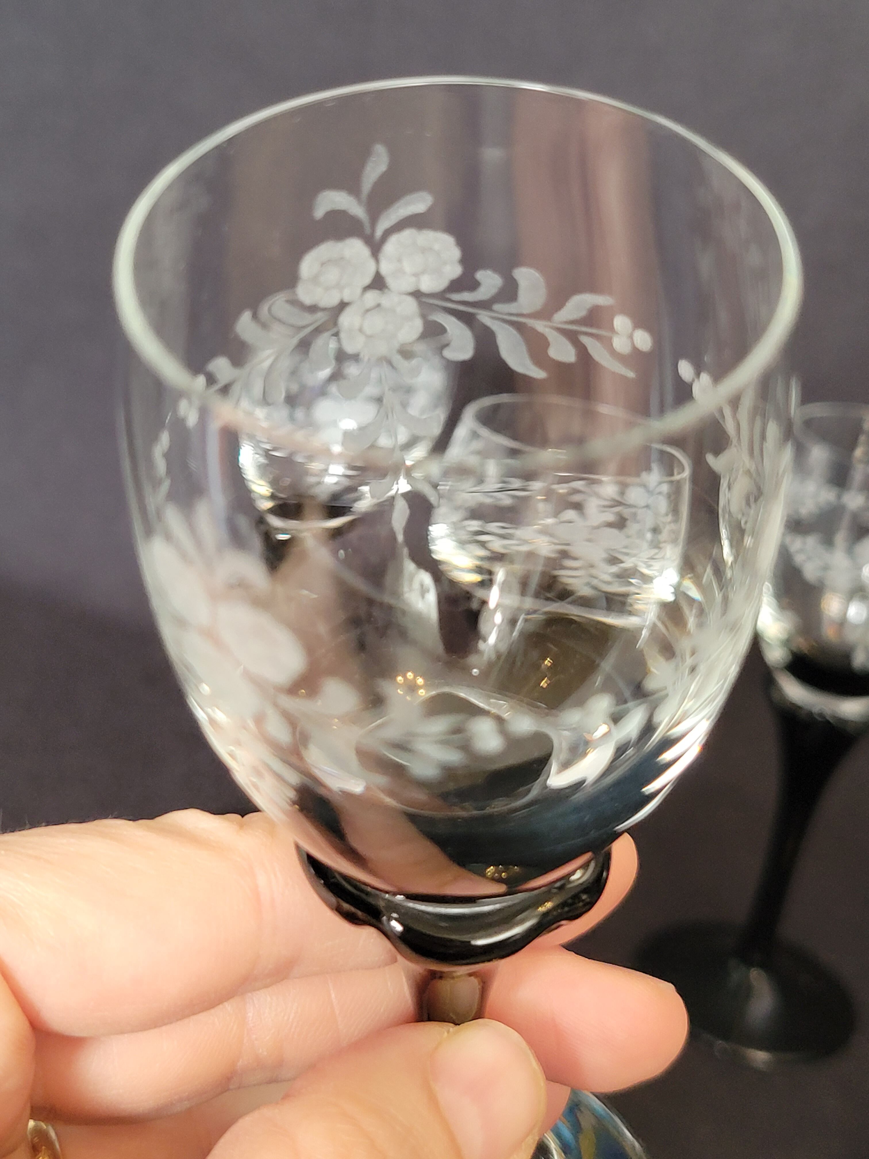 Set of 6 two-tone liqueur glasses with engraved glass foot