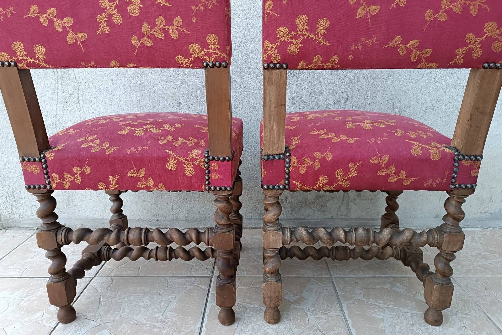 Pair of Louis XIII chairs in walnut, 19th century.