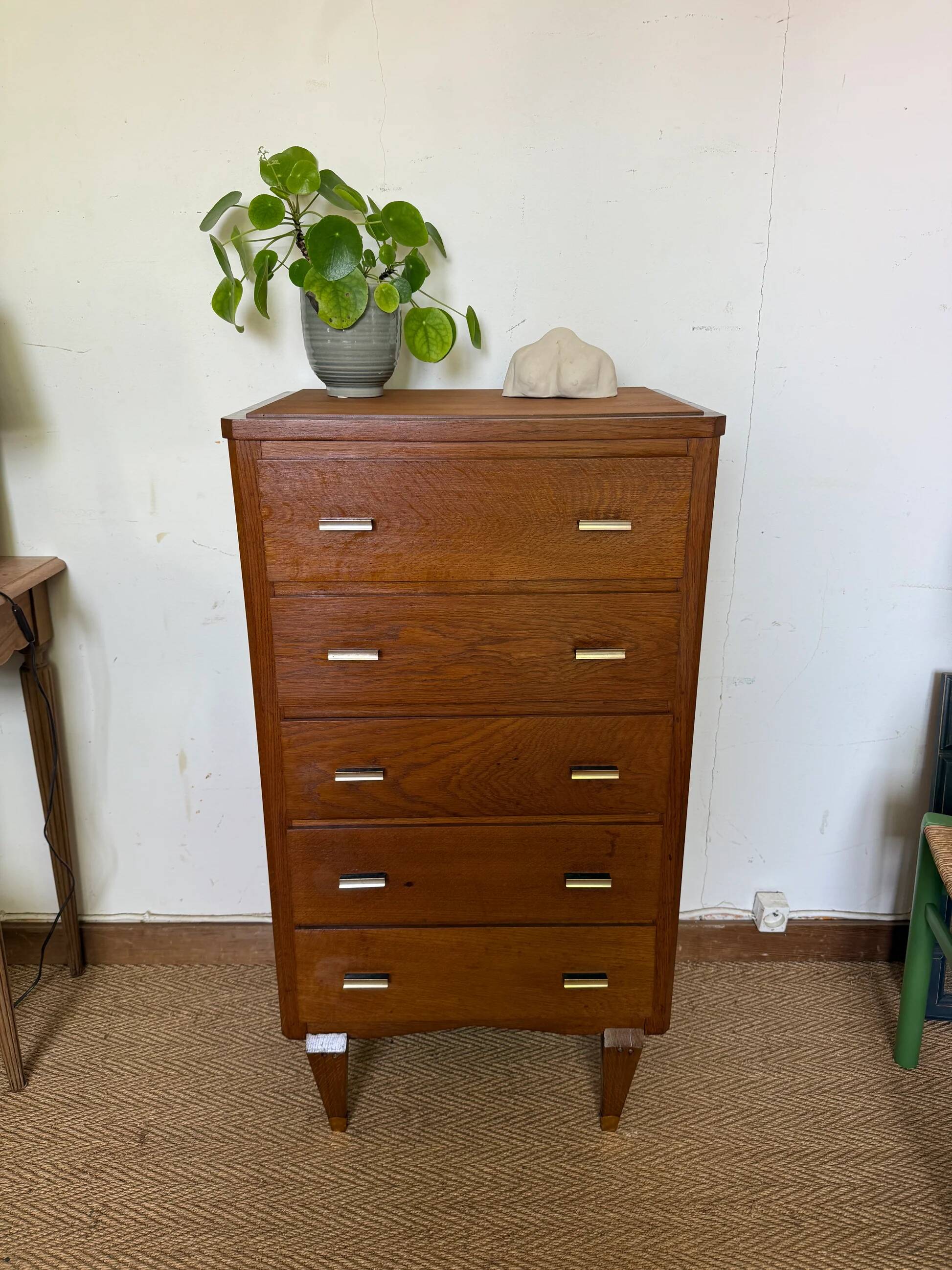 Vintage oak chest of drawers with oak veneer