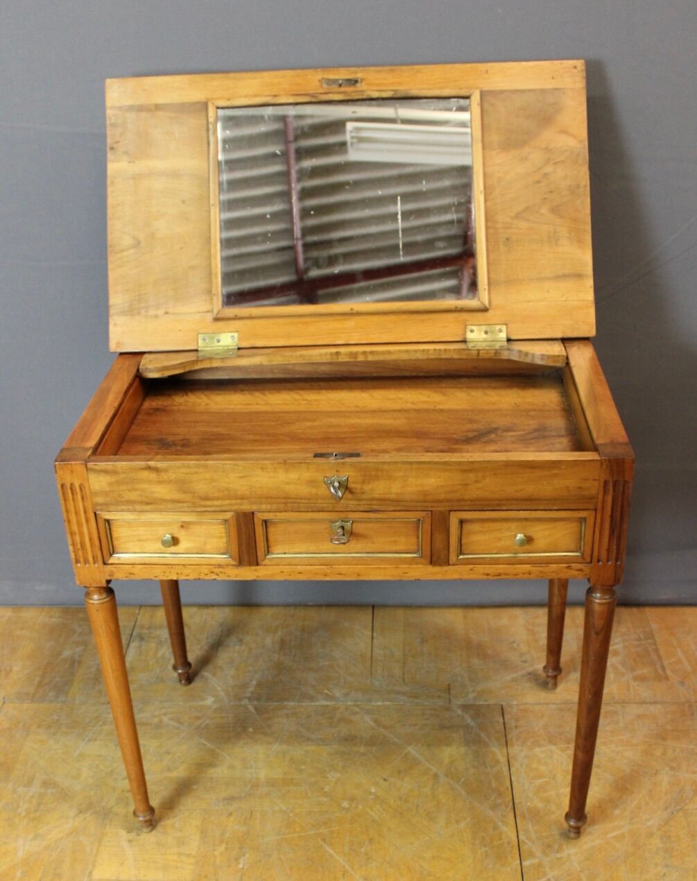 Coiffeuse d'homme en Merisier  , époque Directoire