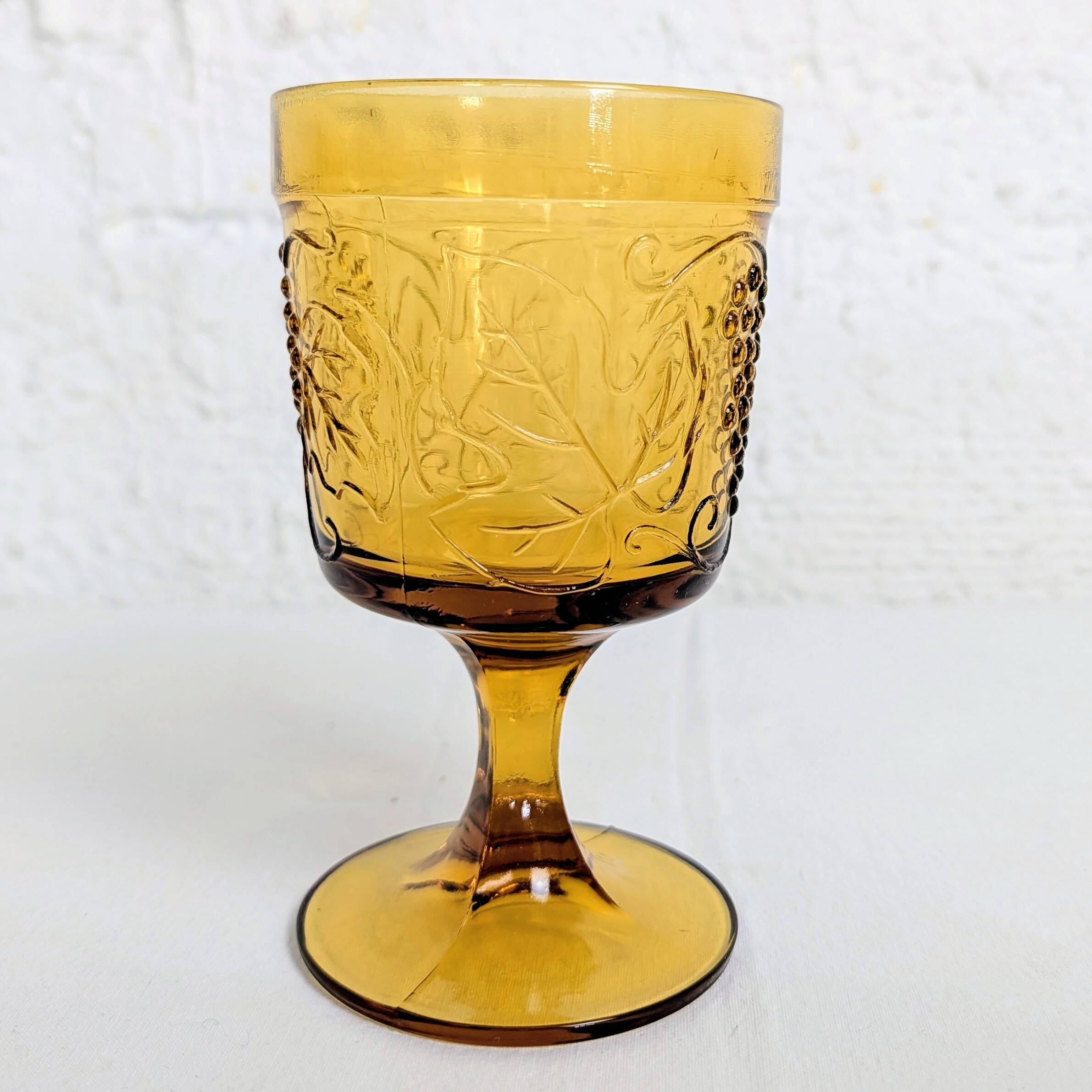 Verre à pied ambré motif vendange vintage