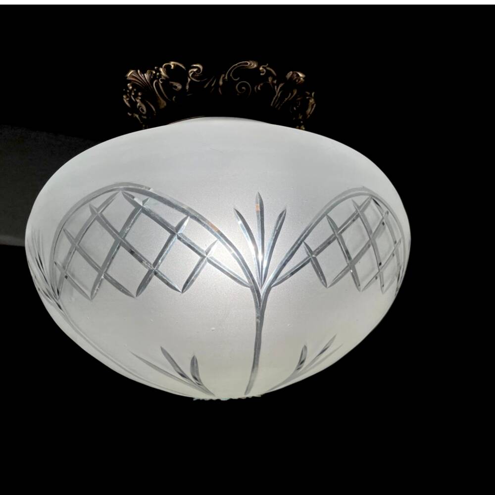 Regency glas pendant with ornate brass crown