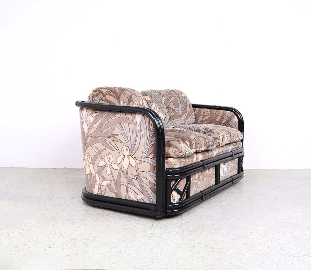 Sofa vintage en bambou 2 places avec tissu en velours floral, années 1970.