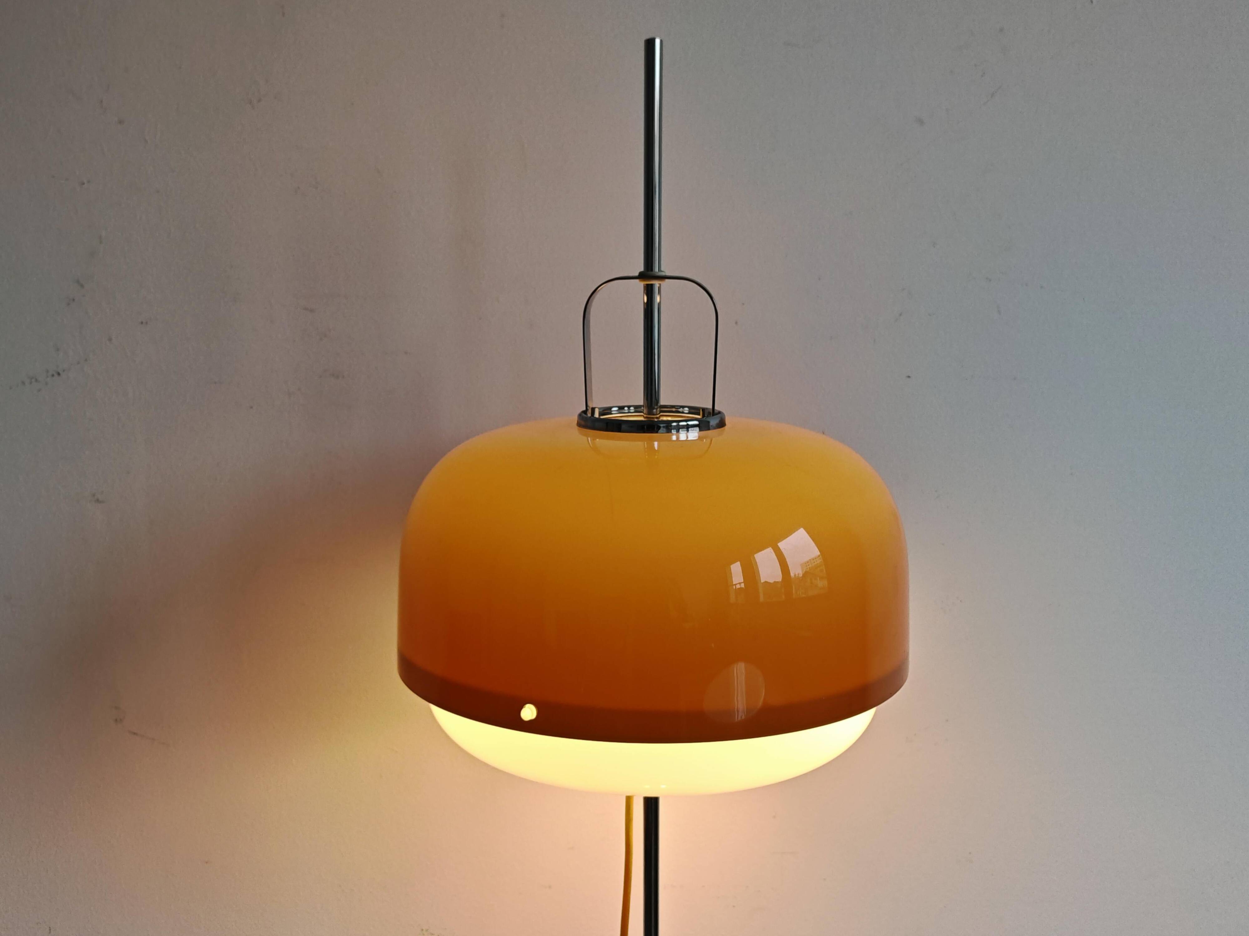 Lampadaire Mid Century Modern Medusa par Harvey Guzzini