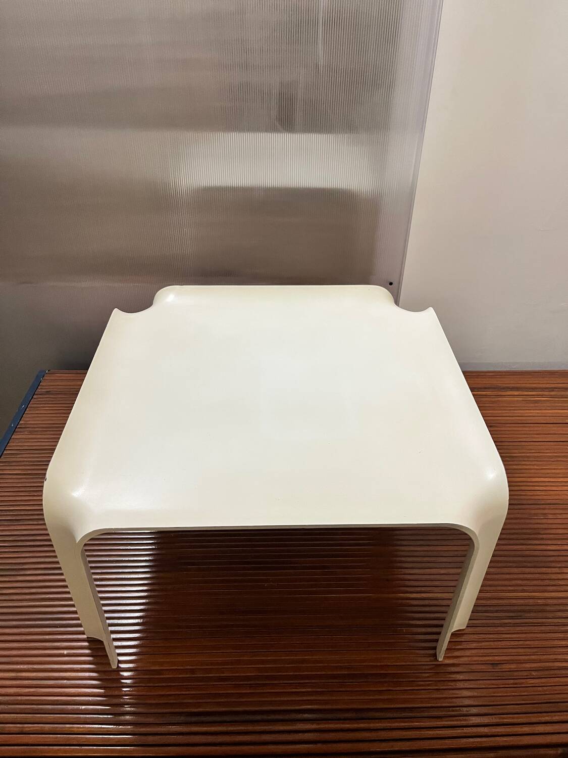Table d’appoint Pierre Paulin pour Artifort – Modèle T877 – Blanc