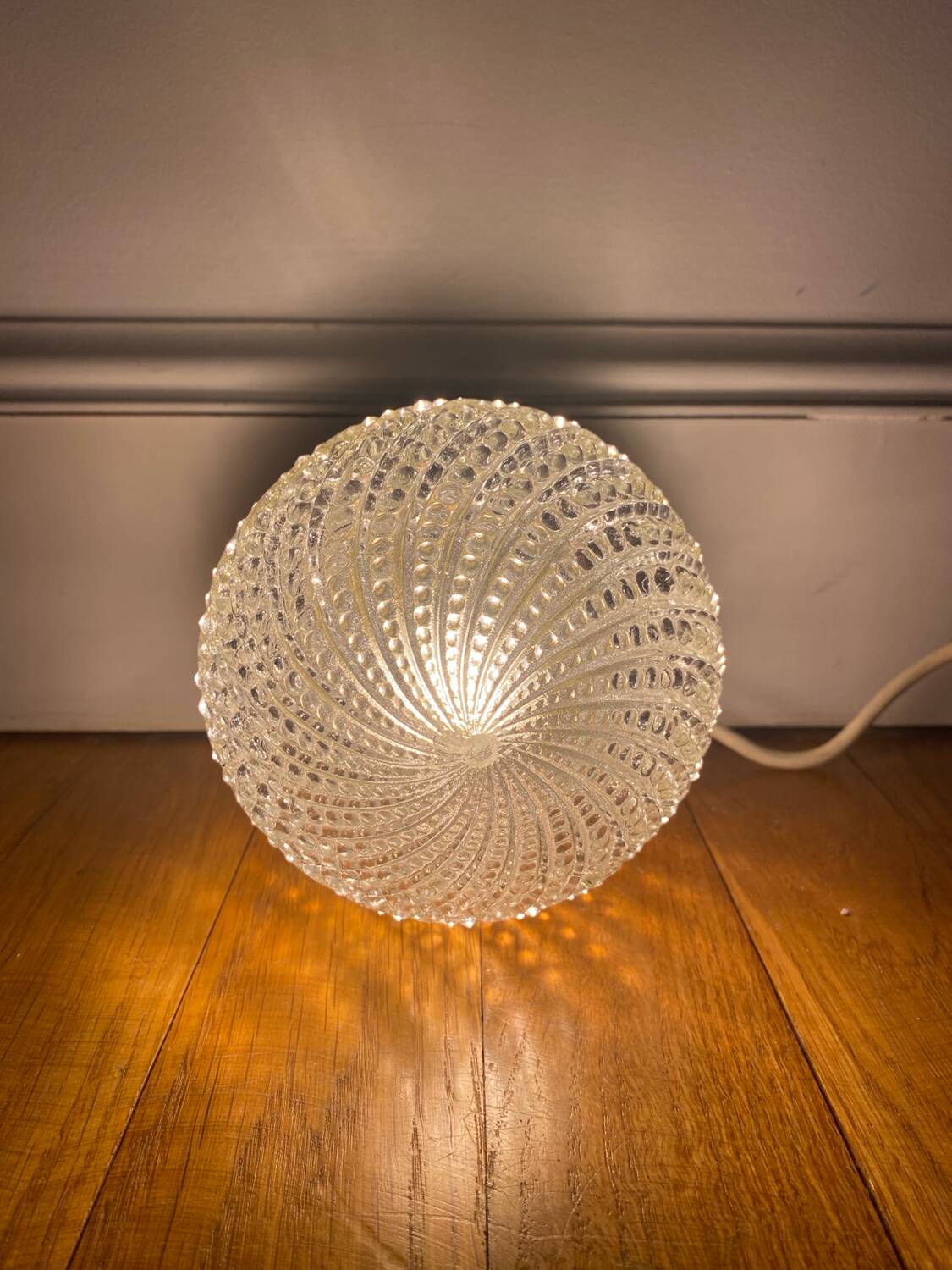 Wall lamp with vintage globe