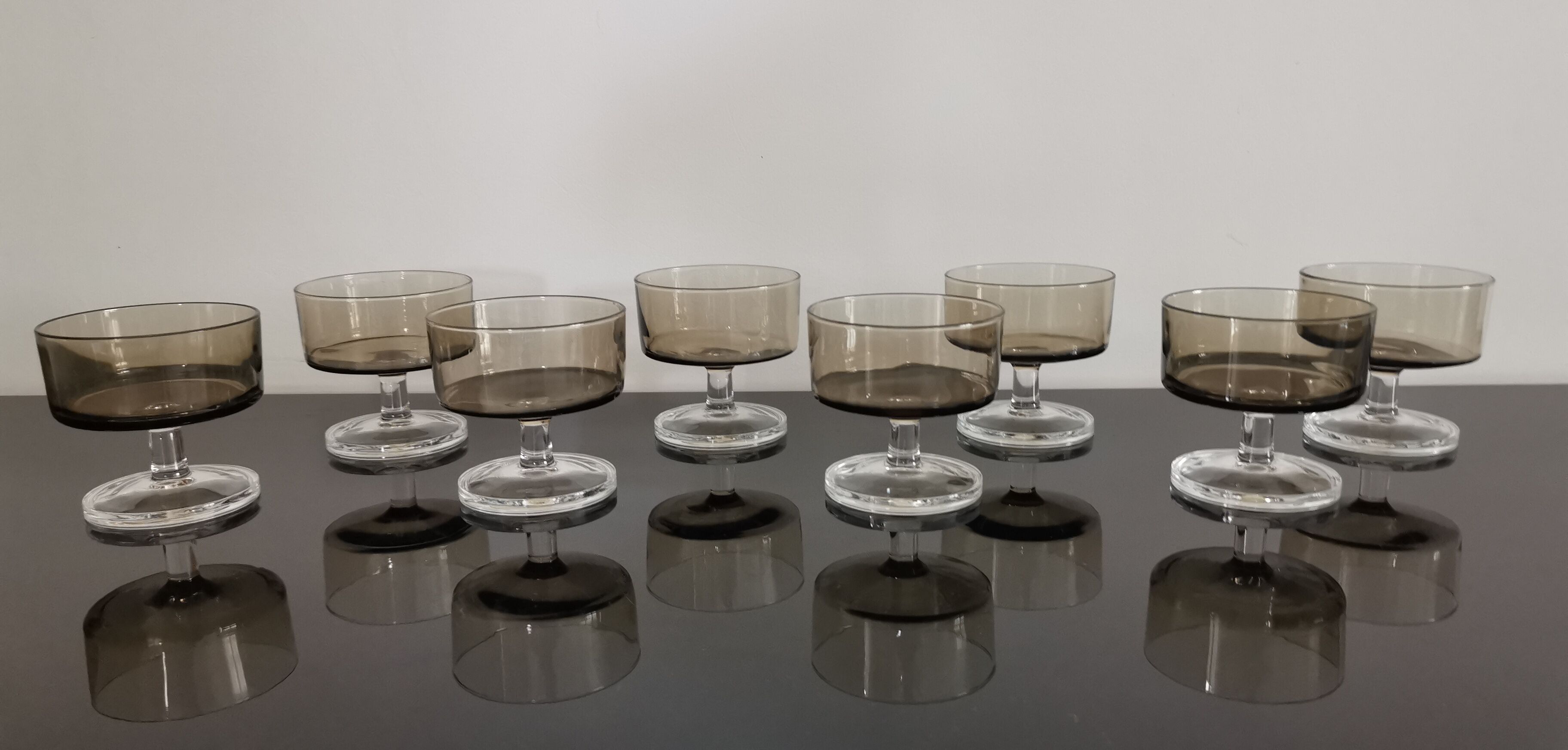 Set of 8 glasses of cavalier Luminarc smoked vintage 70'S champagne