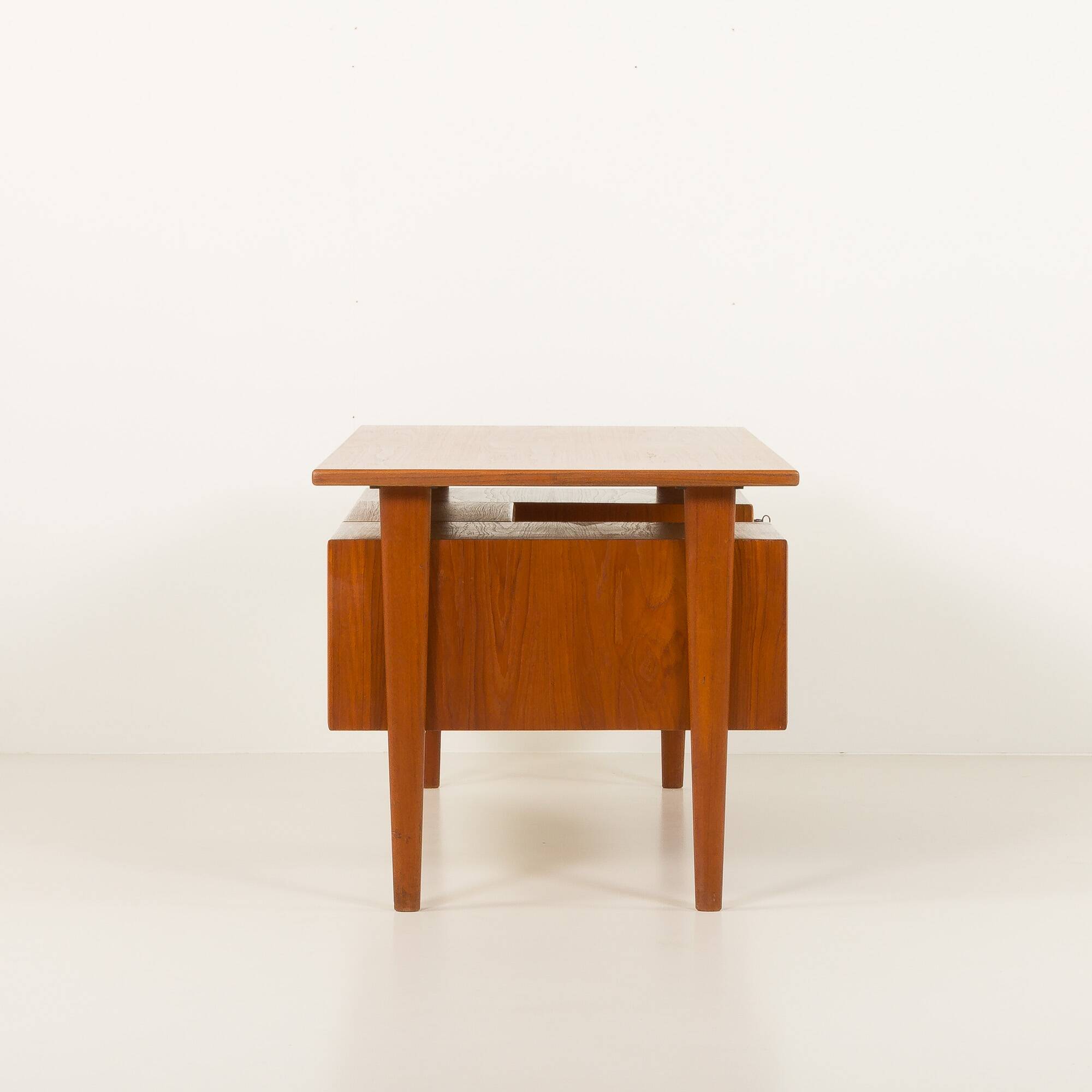 Bureau de direction danois en teck attribué à Kai Kristiansen, années 1960