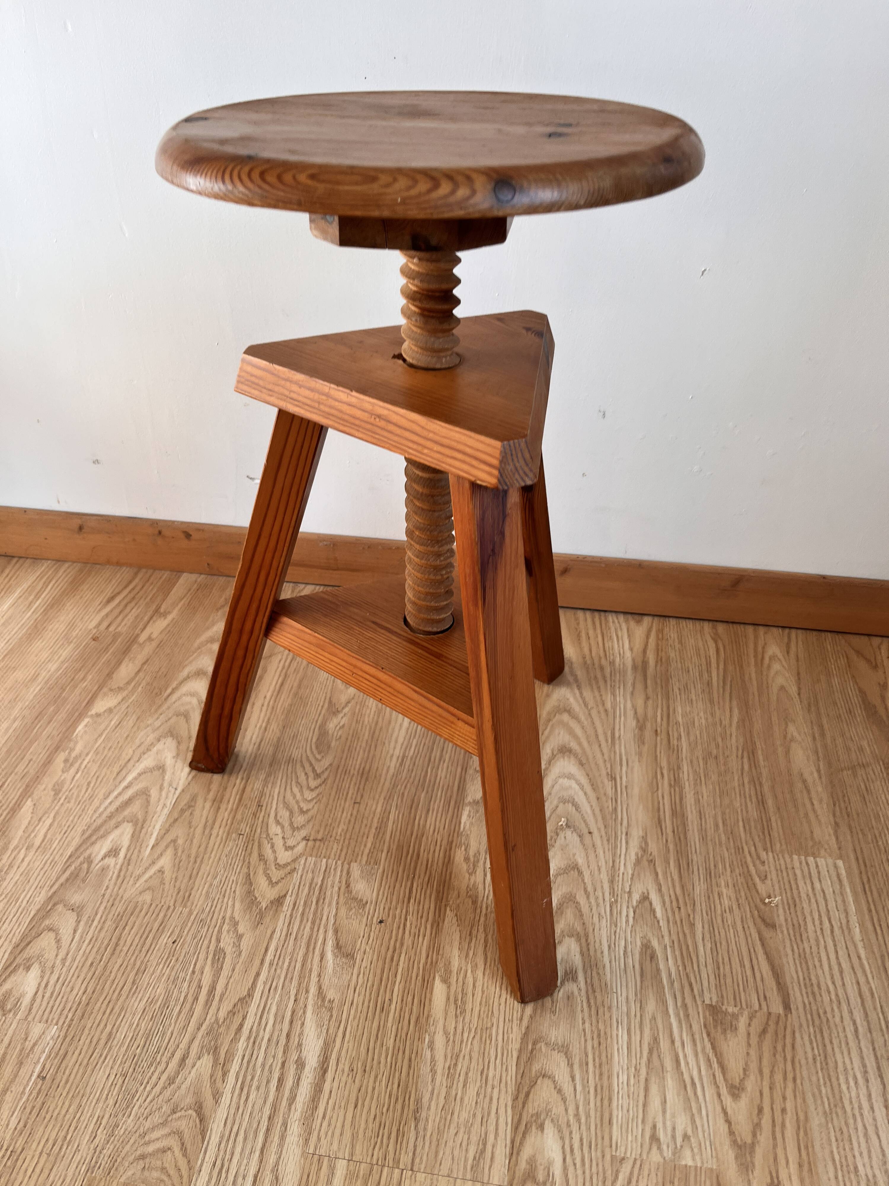 Screw stool pine