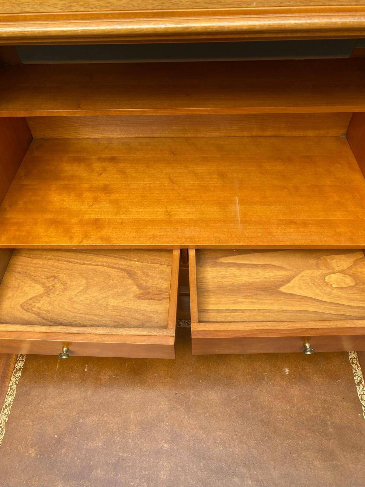 Secretary with drop-leaf in Louis XVI style, made of solid wood and brass, desk/commode.