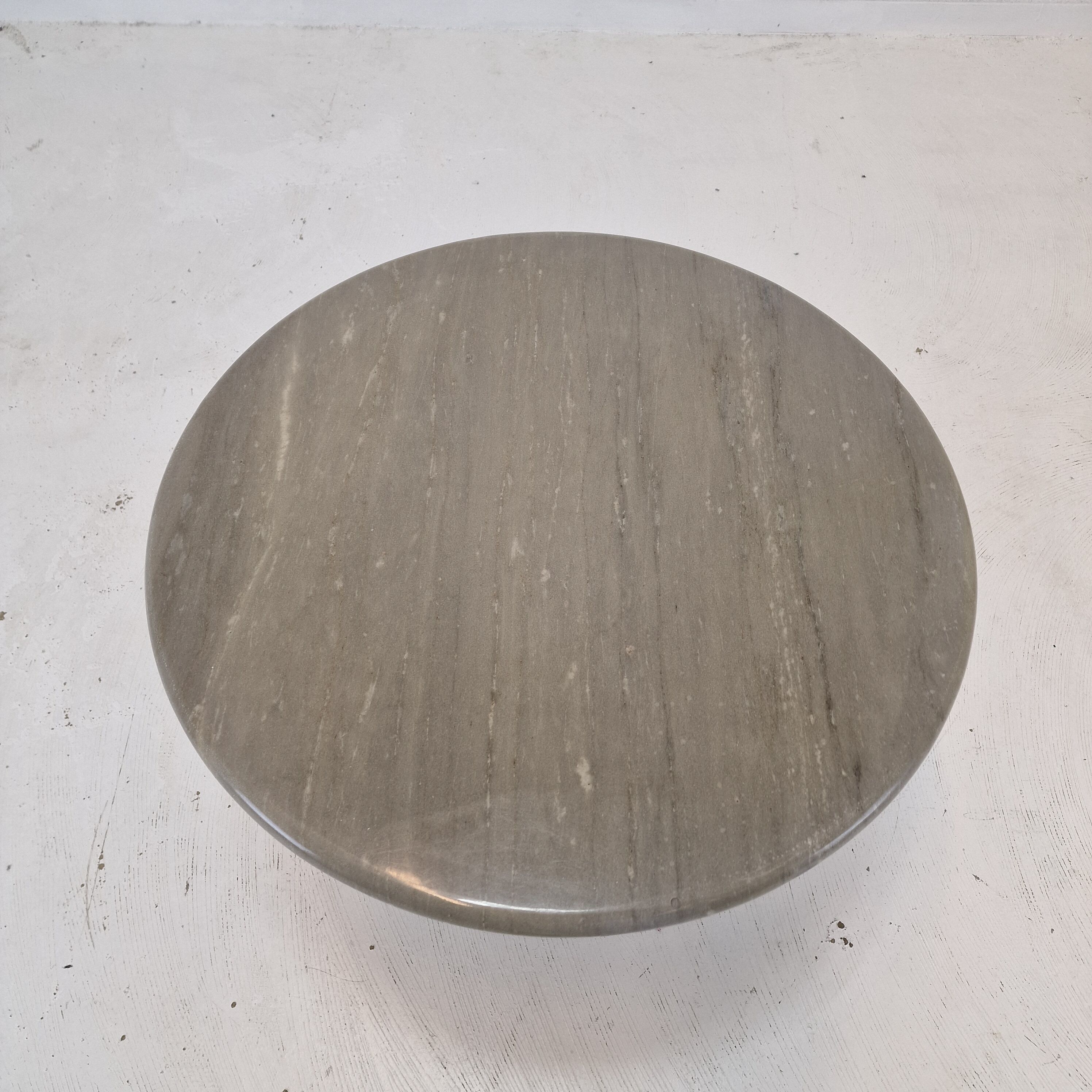 Round italian marble coffee or side table, 1980's