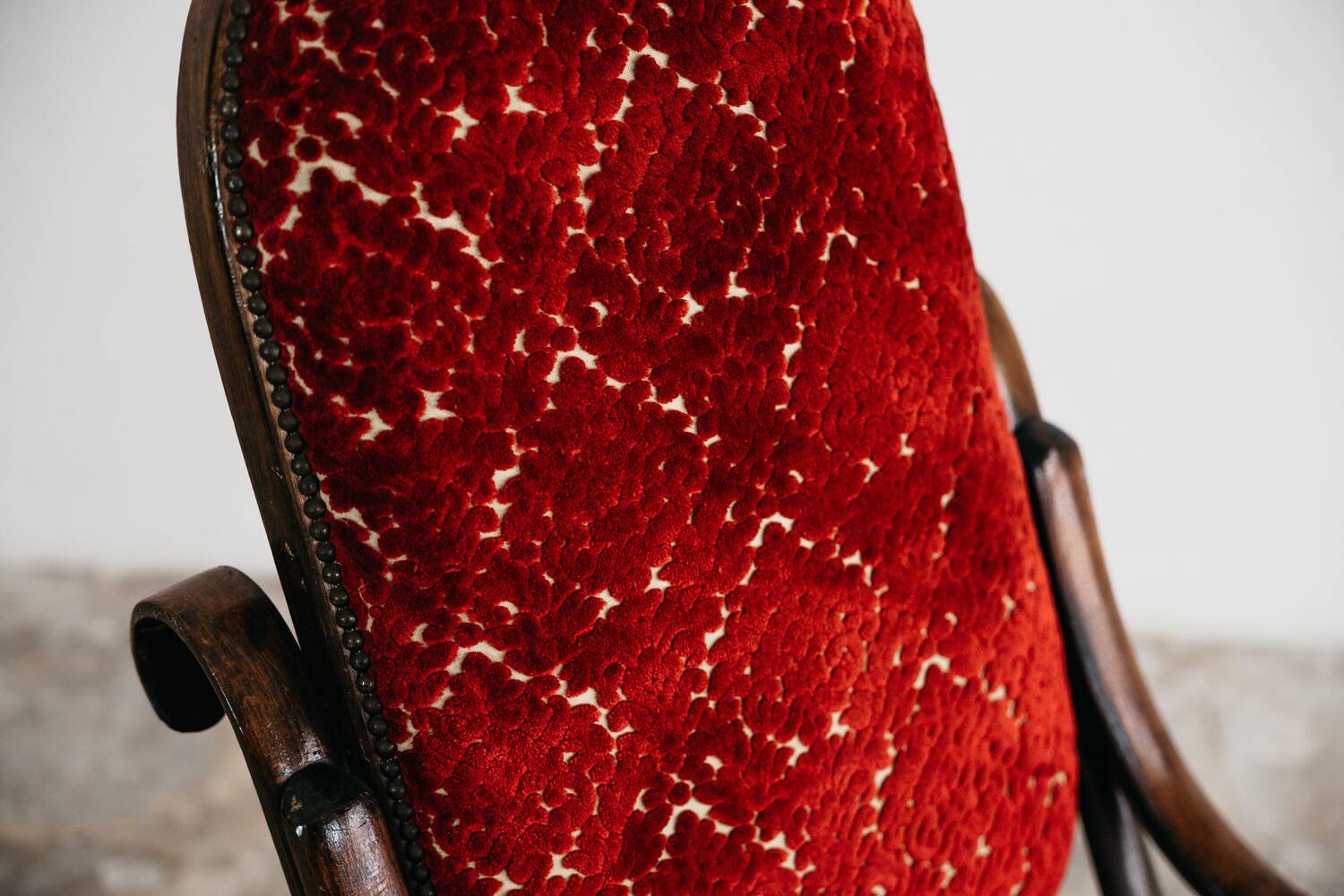 Fauteuil à bascule Thonet vintage design milieu du siècle