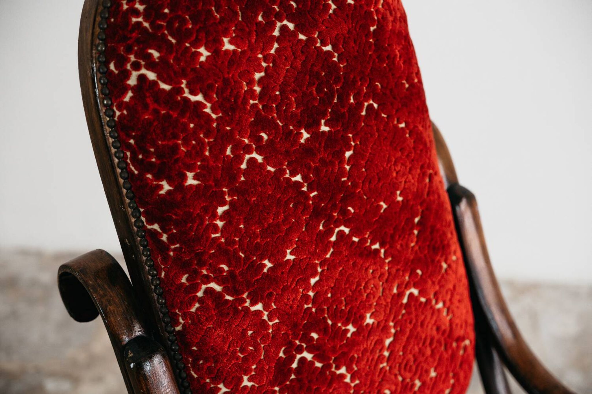 Fauteuil à bascule Thonet vintage design milieu du siècle
