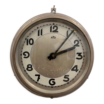 Ato station clock