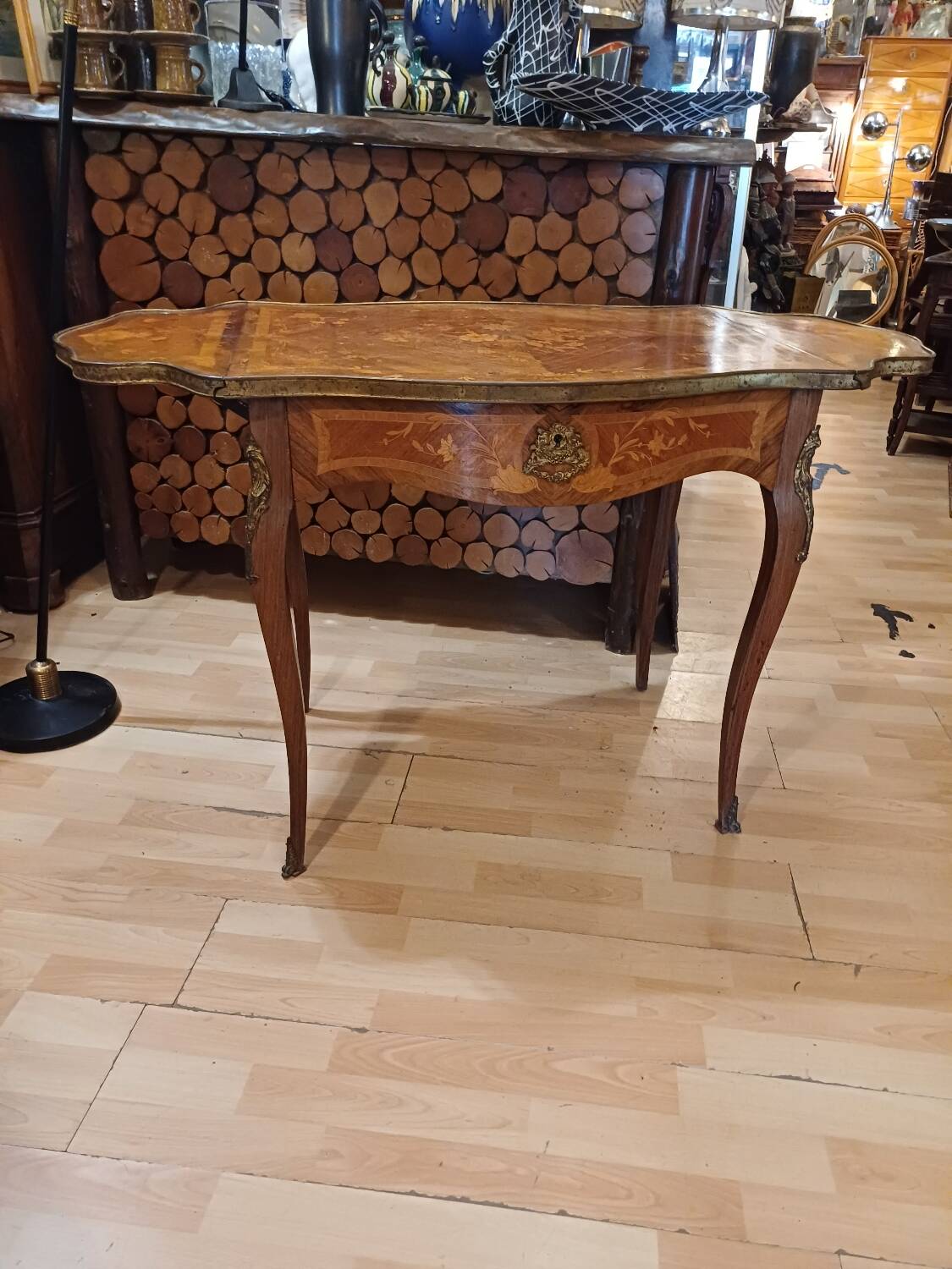 Table, drop-leaf desk "fully marquetry, Louis XV style, Period