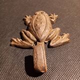 Grenouille en fonte support porte clés