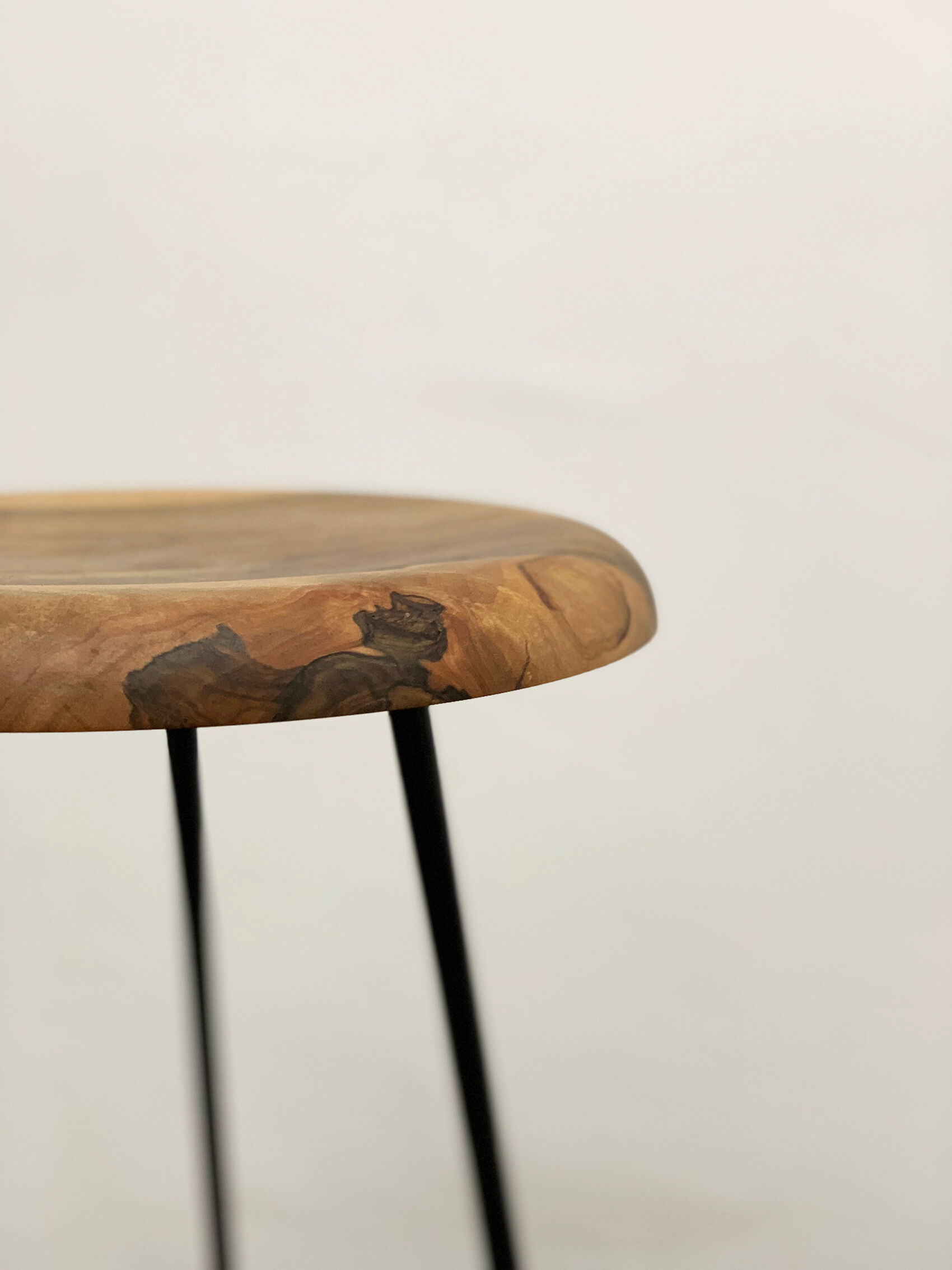 Bar stool in steel and walnut