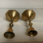 Paire de petits bougeoirs en laiton