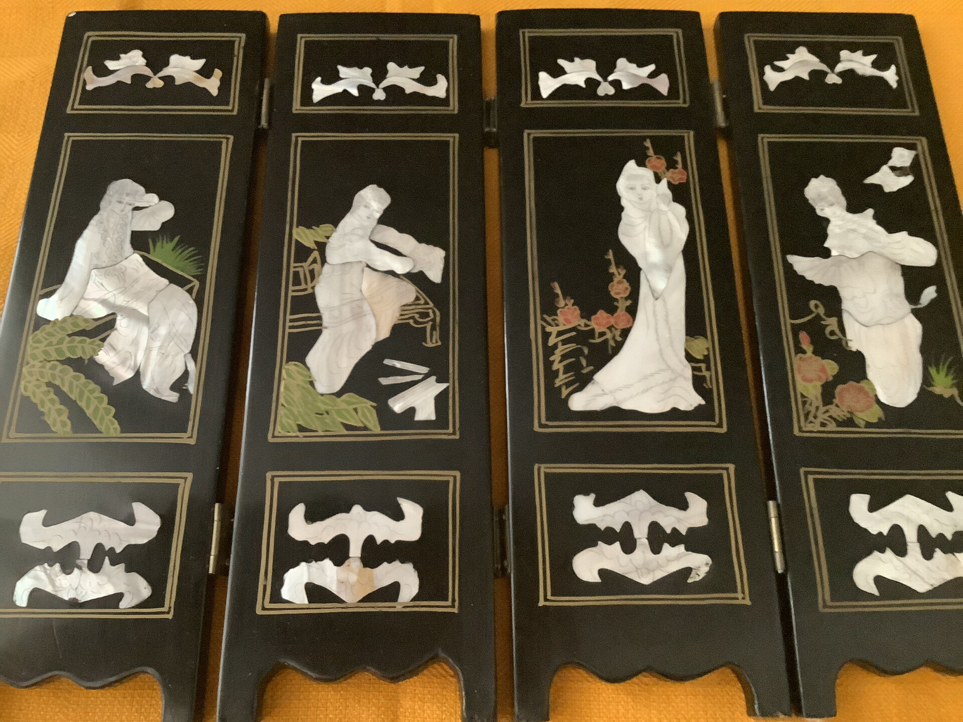Mini Chinese folding screen Lacquered wood + inlays