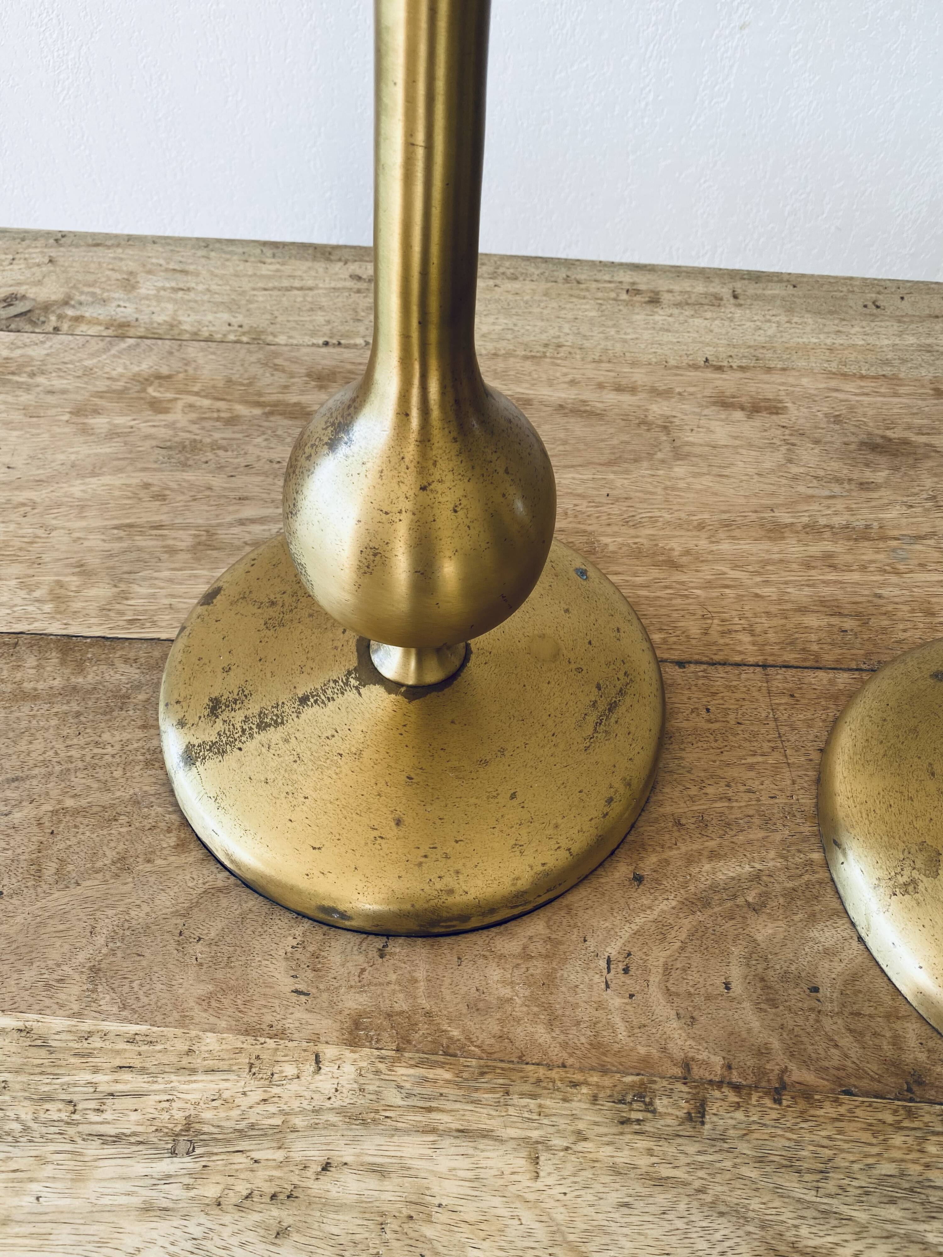 Paire de candélabres en laiton brossé