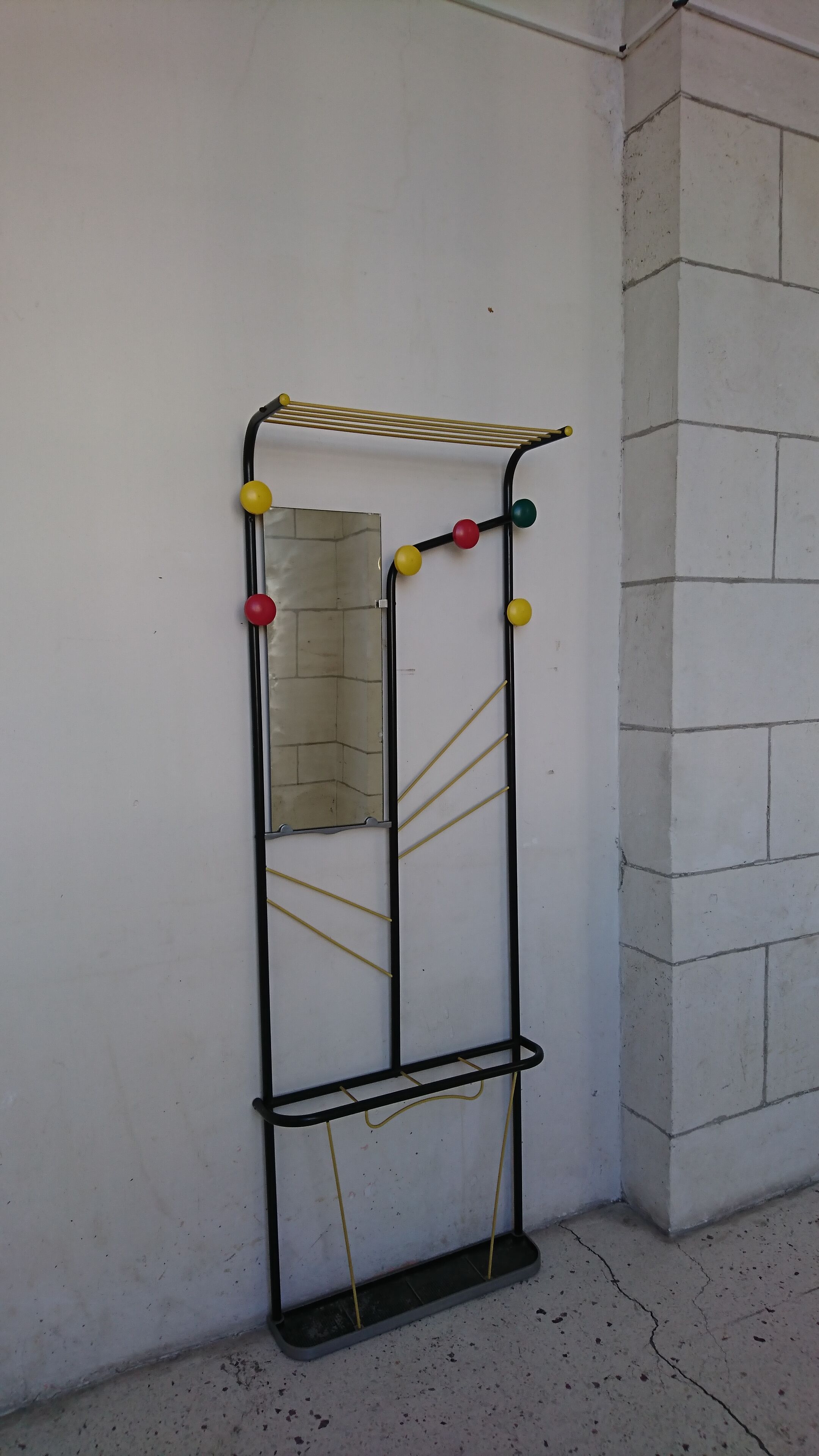 Door wall coat/umbrella