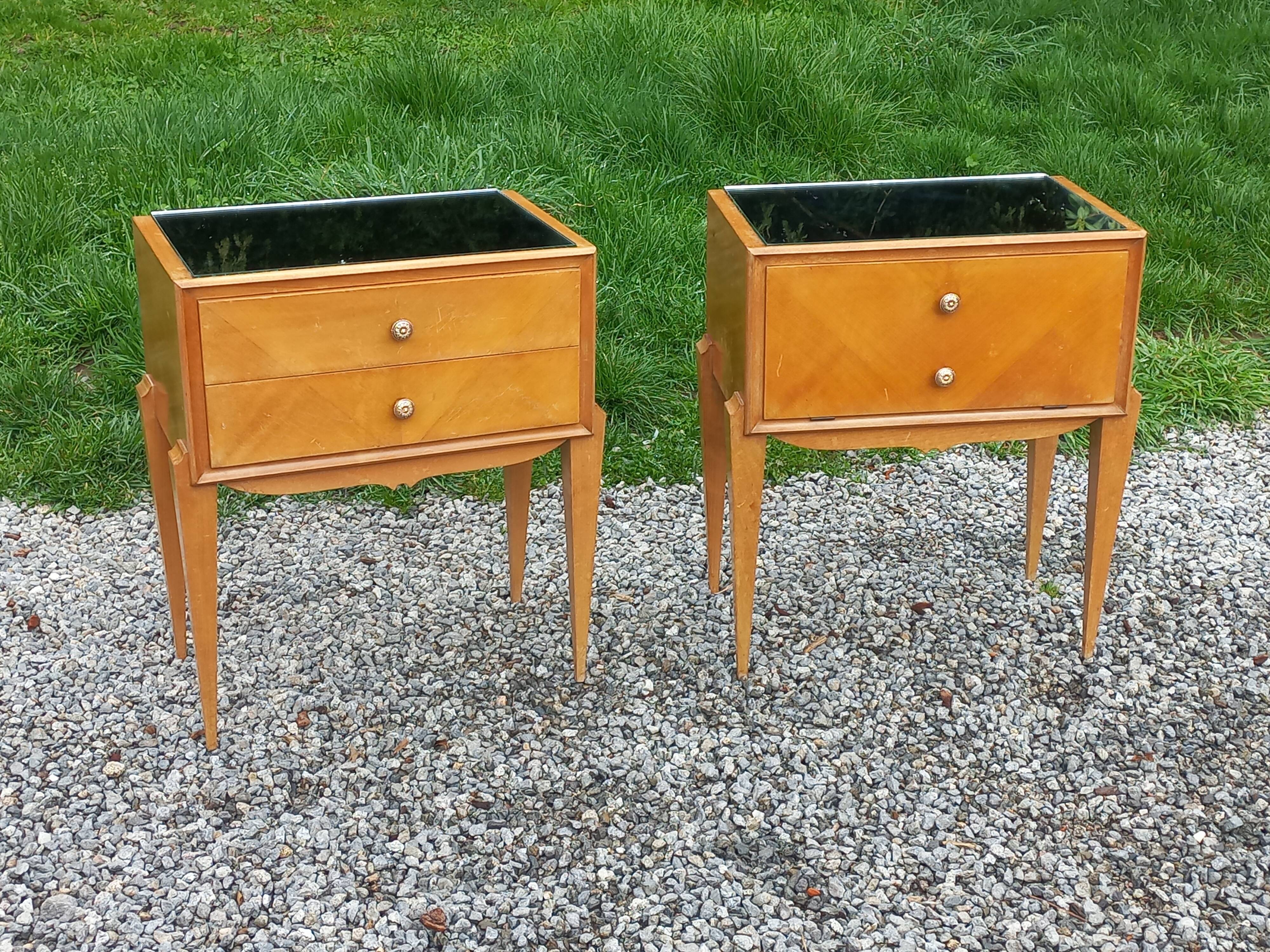 Vintage pair of bedside tables from the 1950s in sycamore and a mirror.