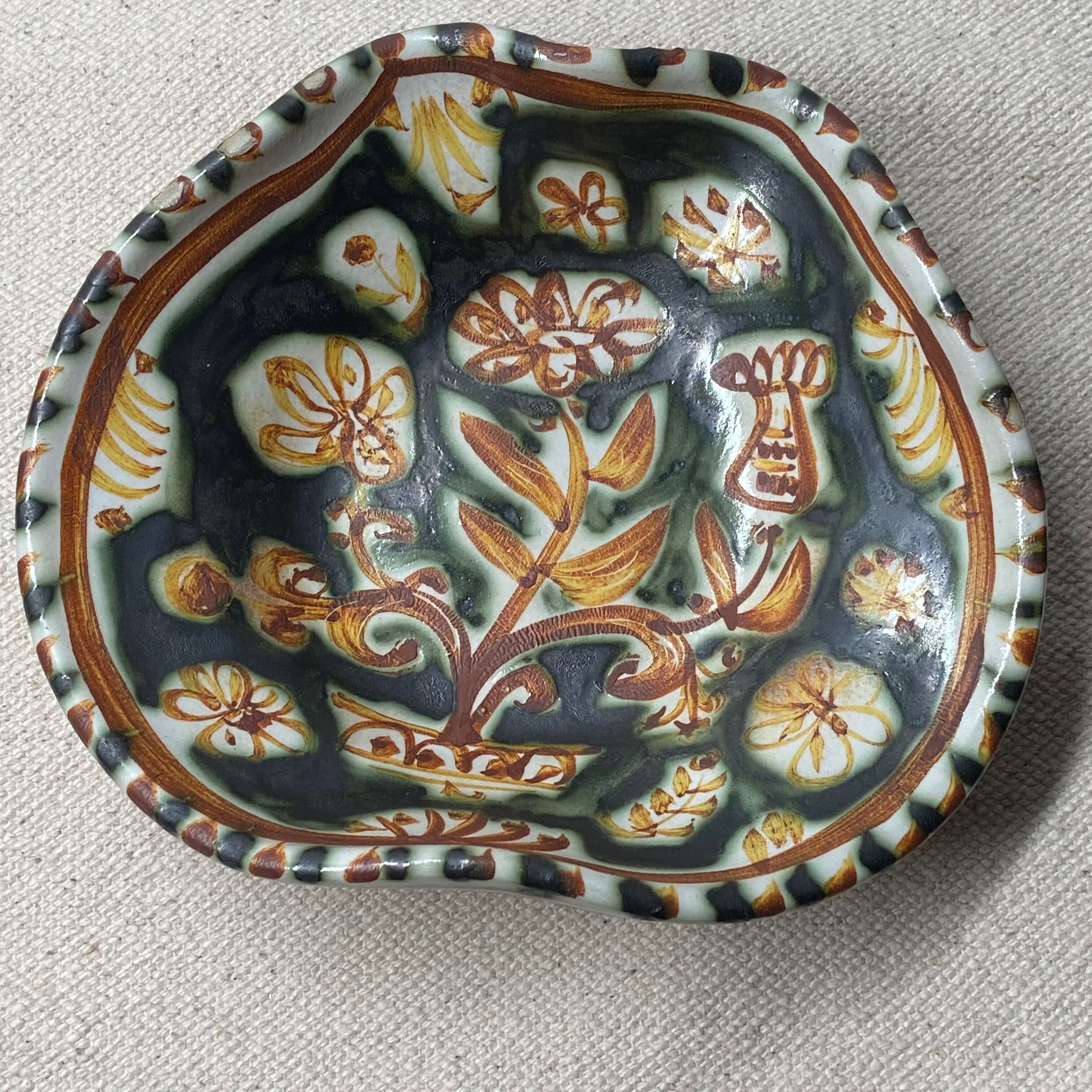 Empty pocket in ceramic Quimper signed Paul Yvain