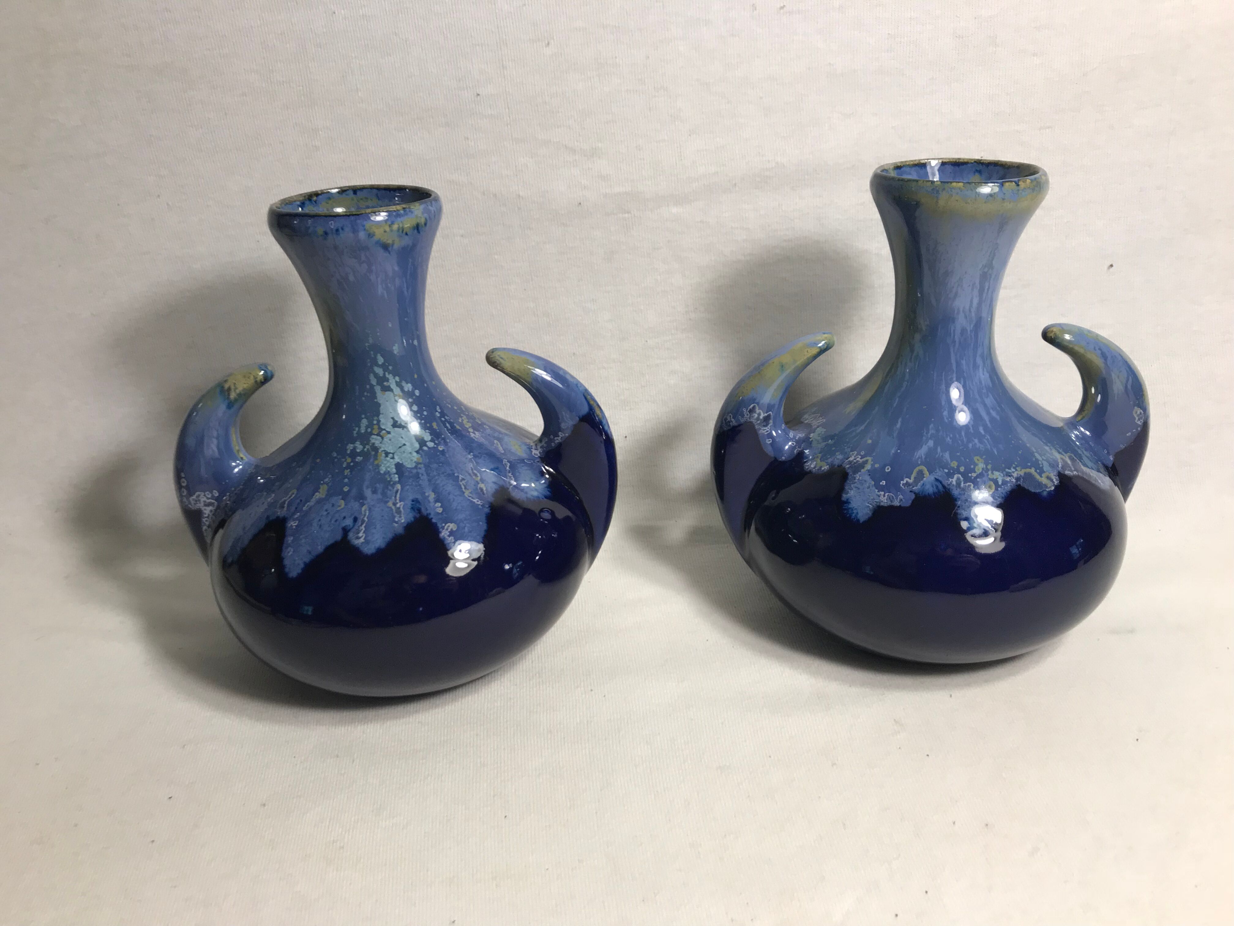 Pair of 2 ceramic vases