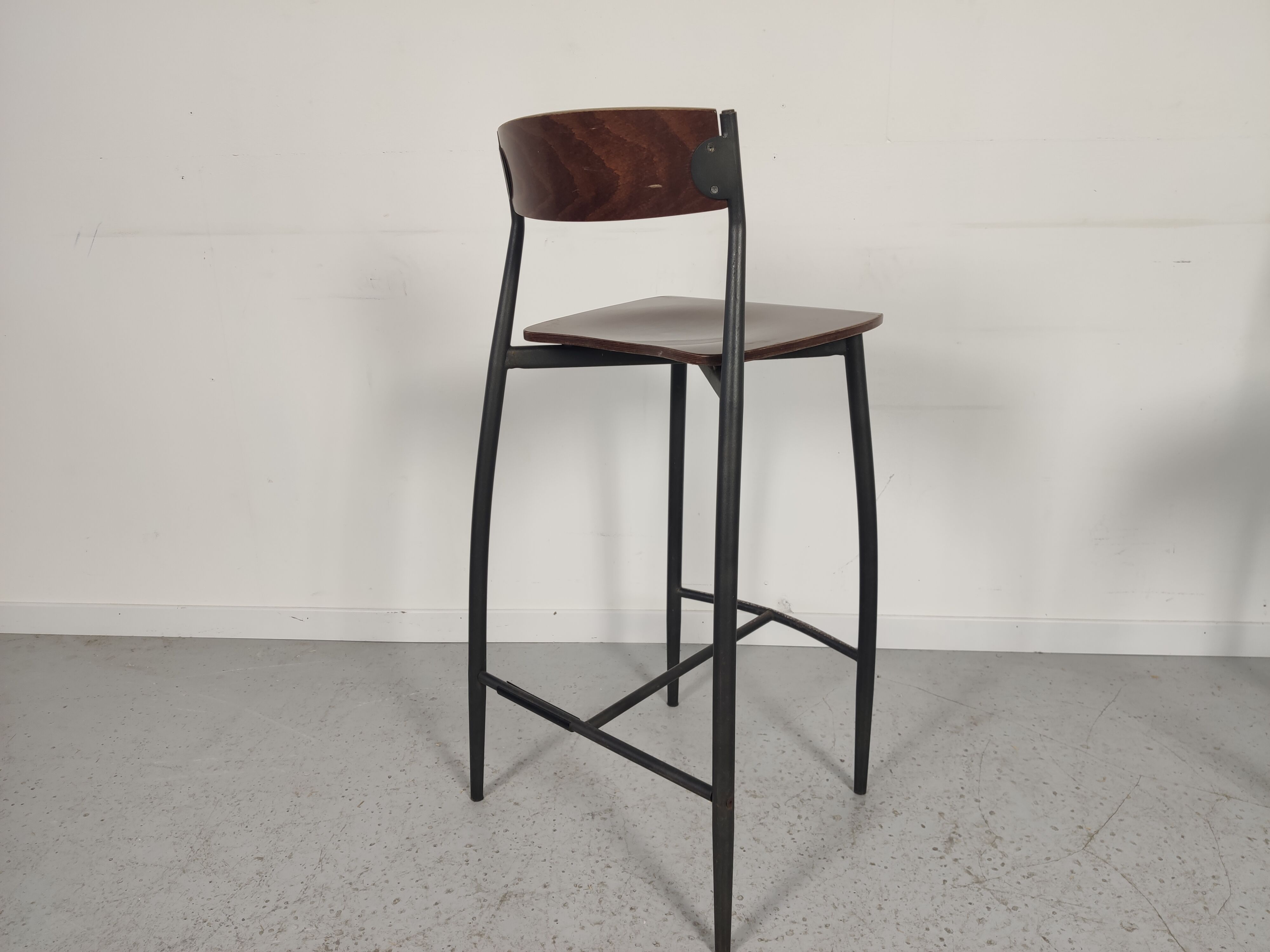 Lot 4 industrial bar stools 70s