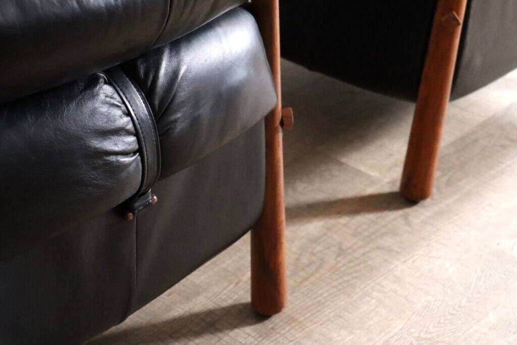 Percival Lafer MP-81 lounge chairs with ottoman in black leather, Brazil 1970s