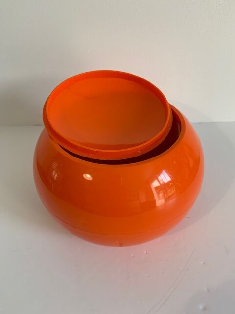 Vintage 70s orange ice cube tray