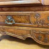 Wedding wardrobe of the Bressan country in walnut and walnut magnifying glass dated 1850