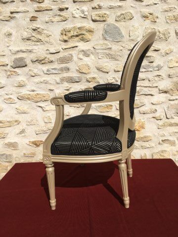 Fauteuil cabriolet style Louis XVI