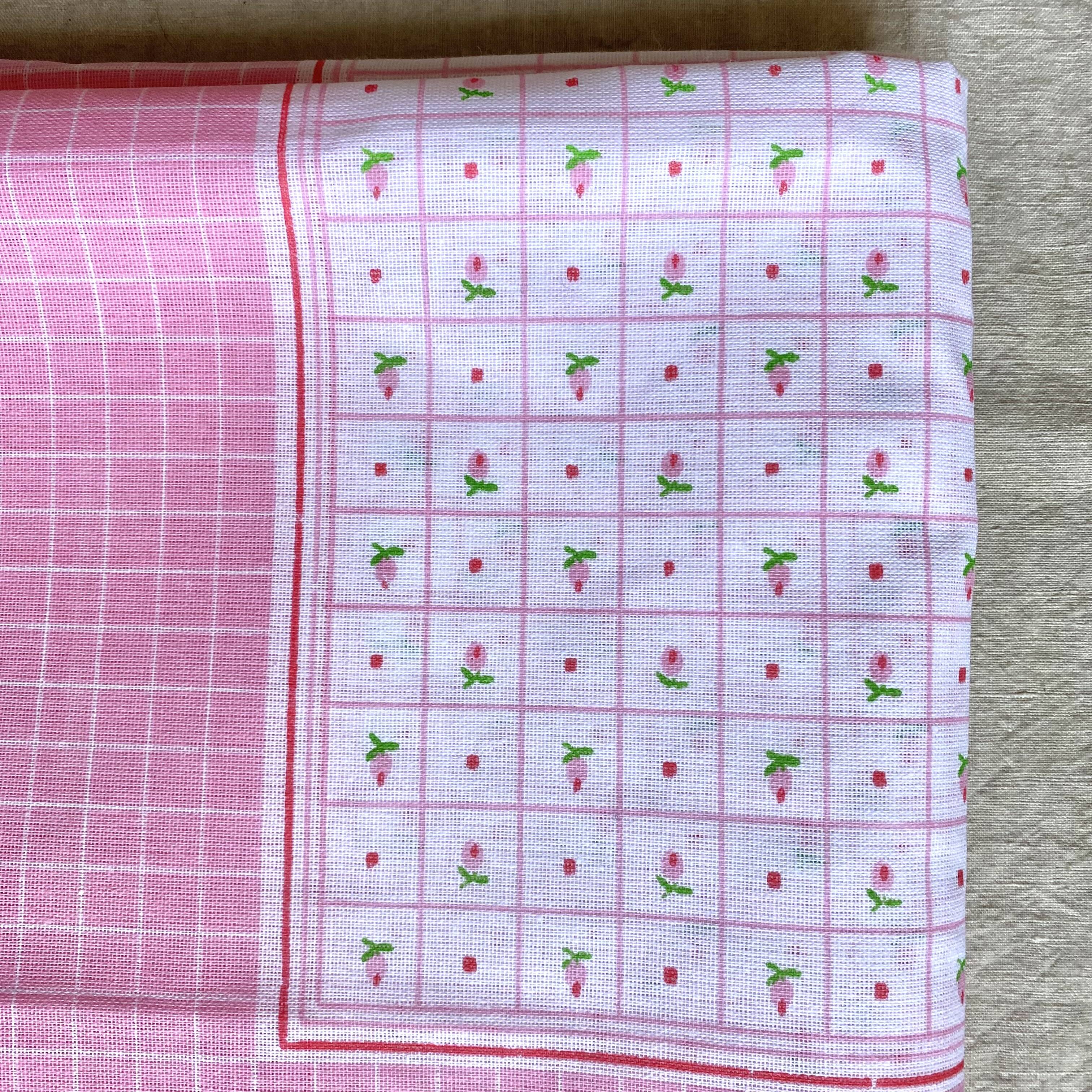 Rectangular pink floral tablecloth 150 x 120