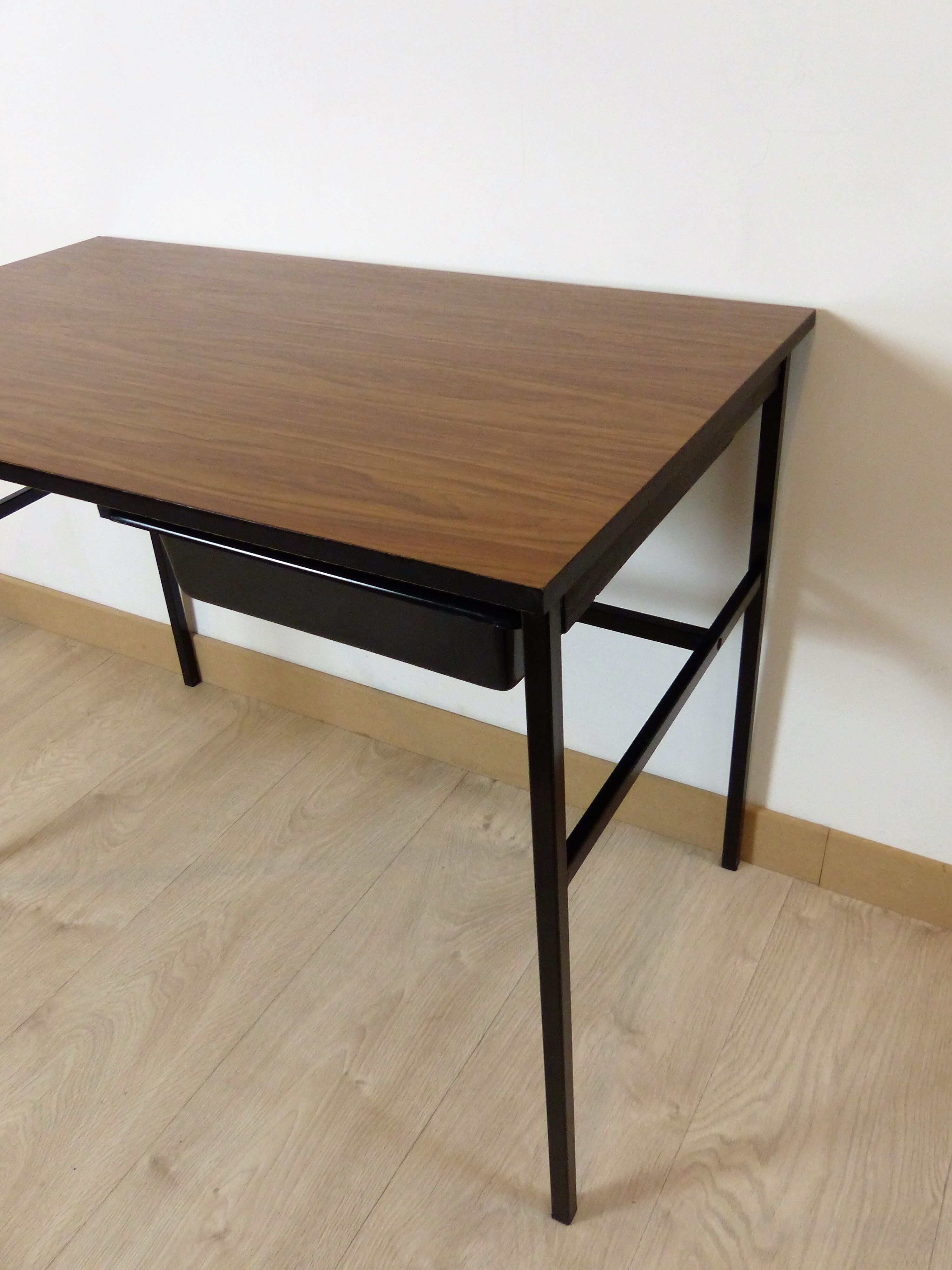 Pierre Guariche's "Junior" office for Meurop