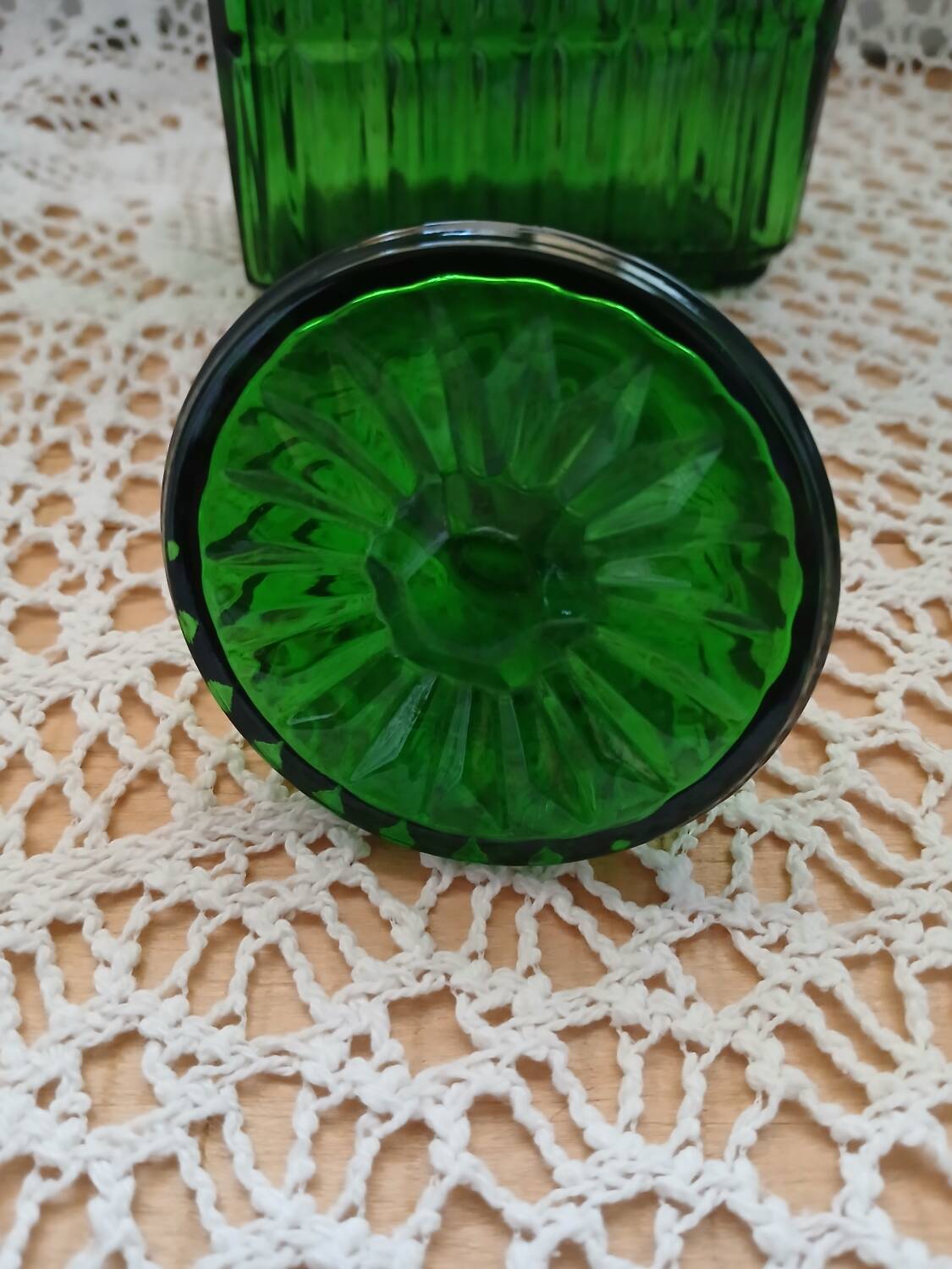 Carafe ancienne en verre pressé italien