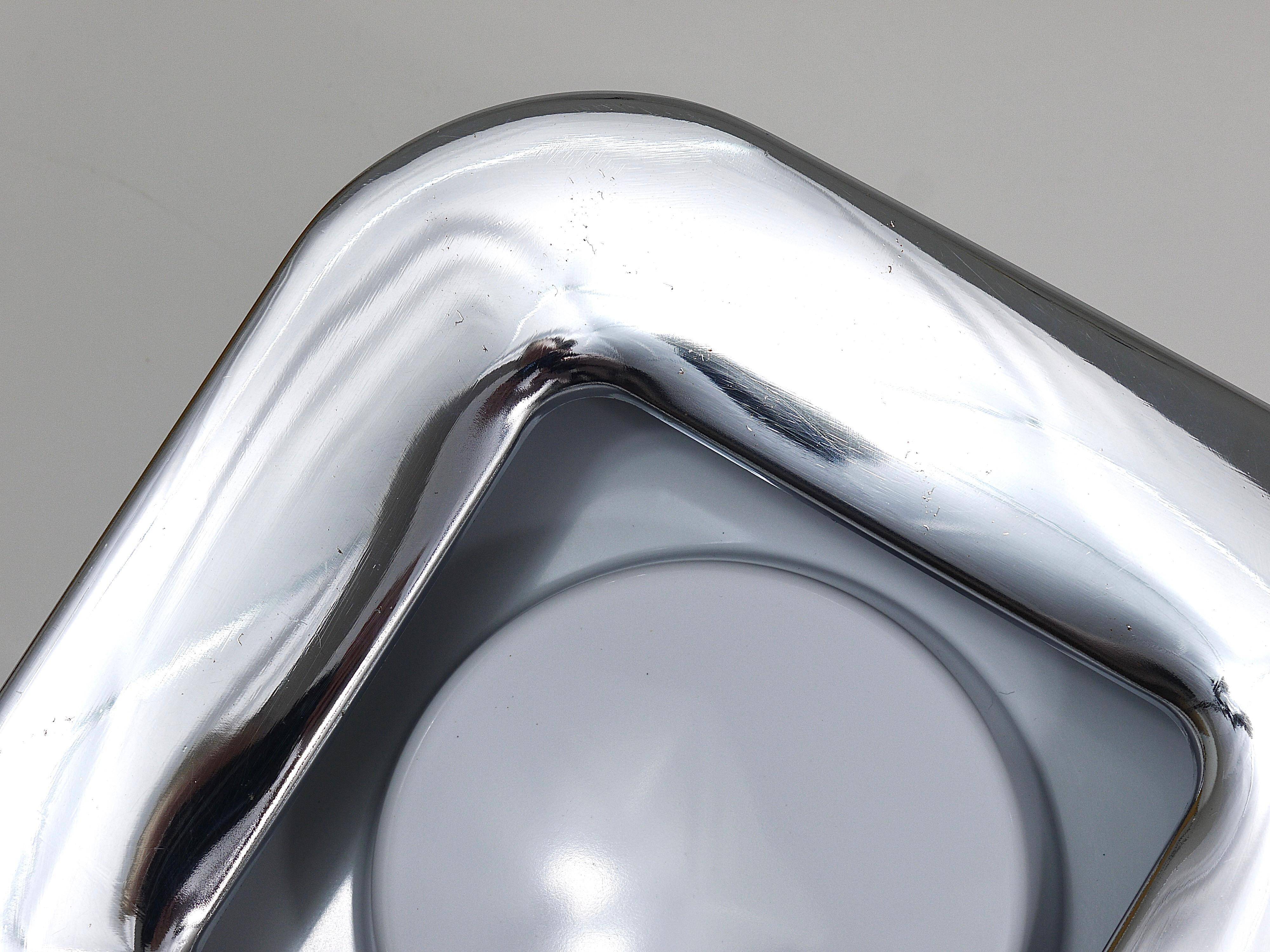 Square white ashtray Ico Parisi, chrome and melamine by Lamperti, Italy, 1970s.