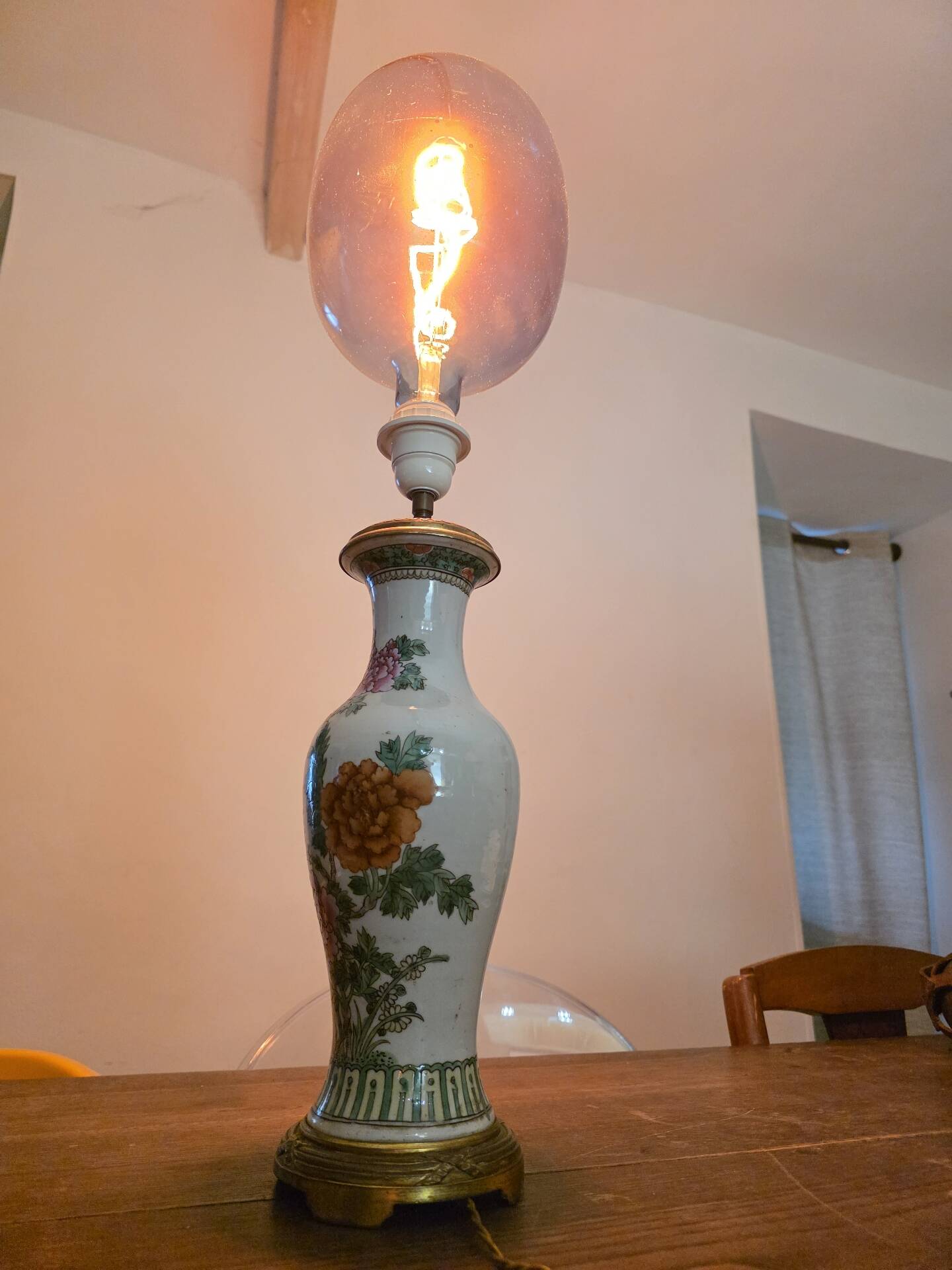 Ceramic and bronze lamp, 19th century.