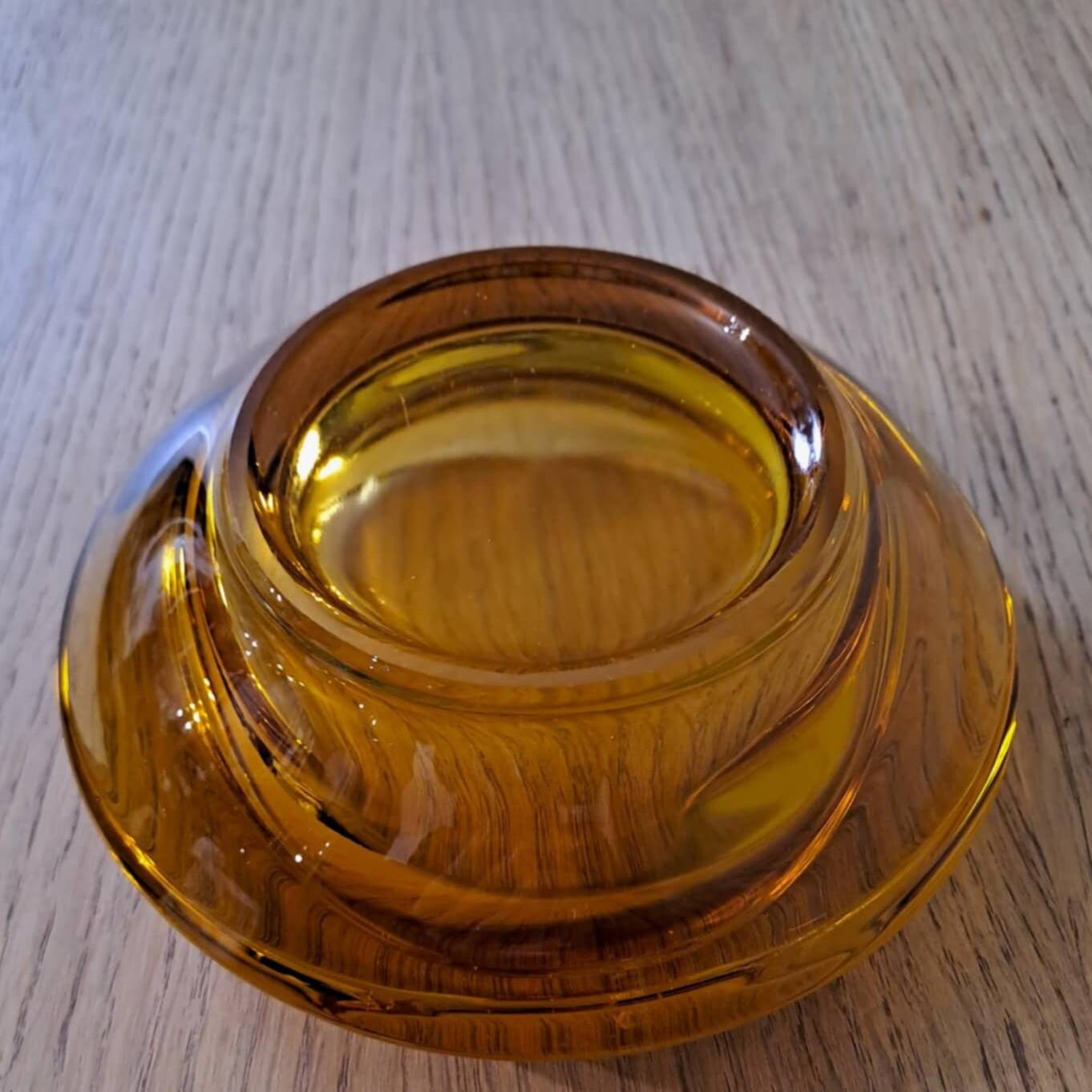 Amber glass ashtray or empty pocket