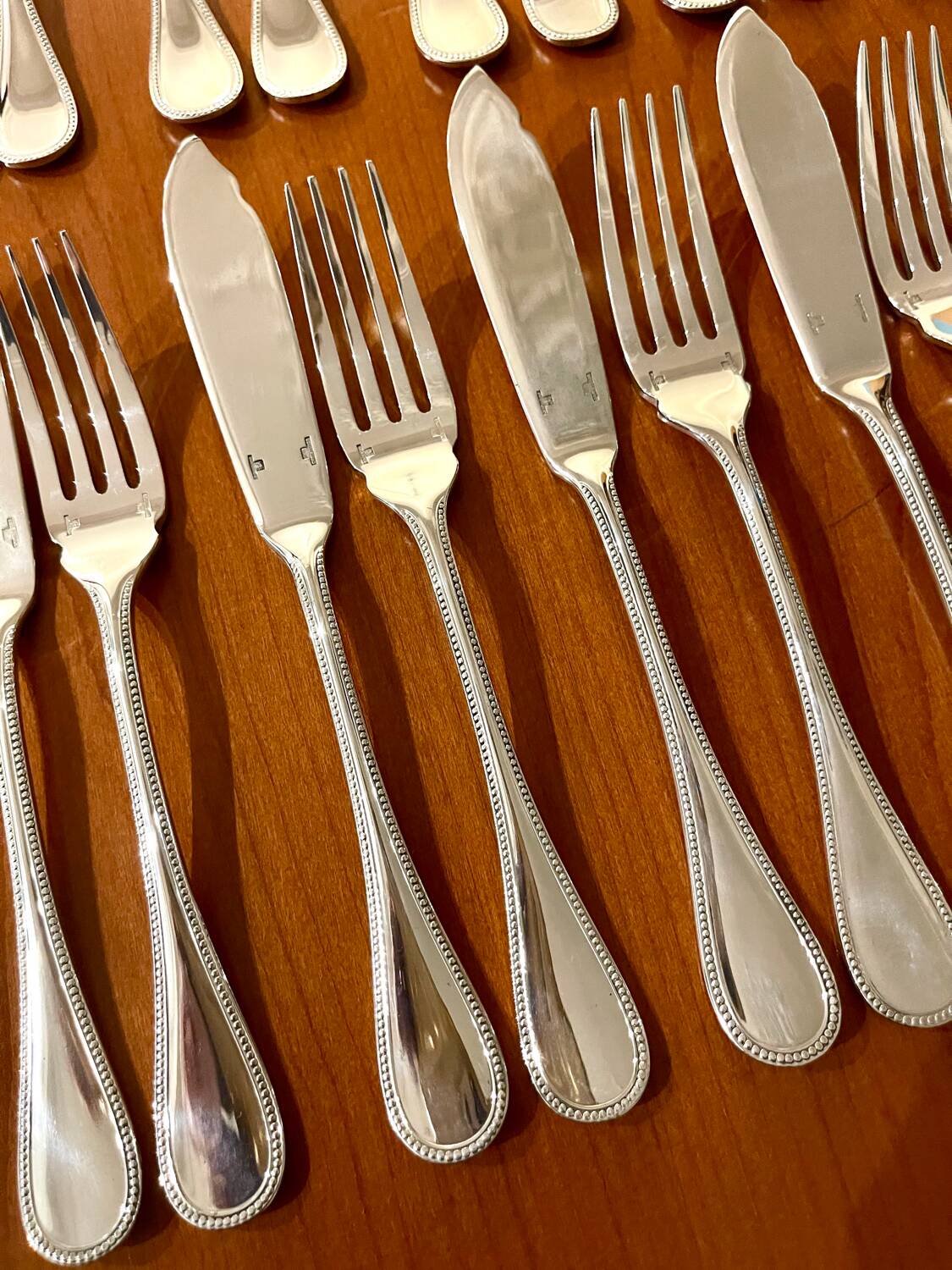 Christofle Perles 12-piece fish cutlery set, excellent condition