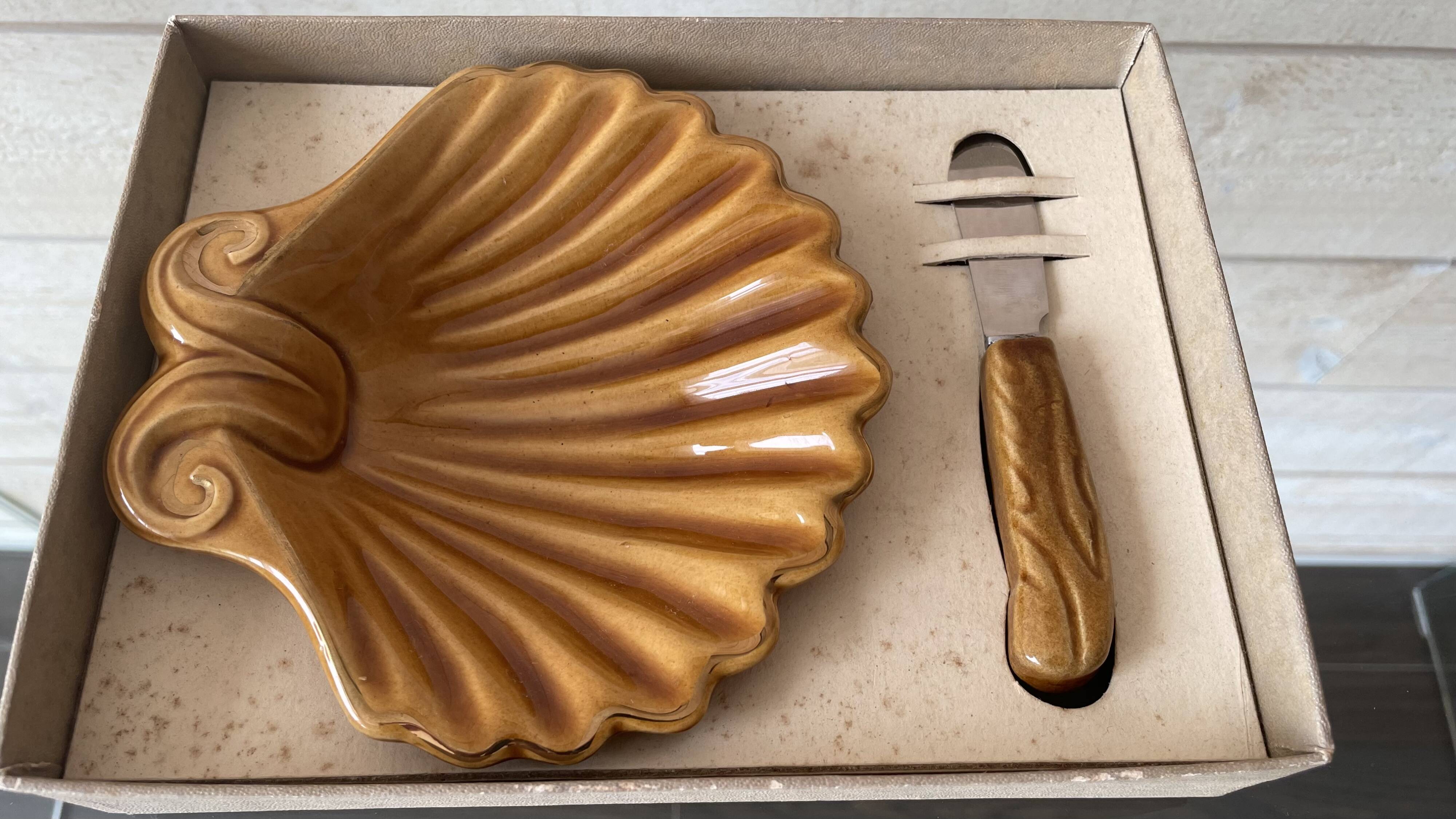 Butter dish and ceramic knife Poët Laval vintage year 60